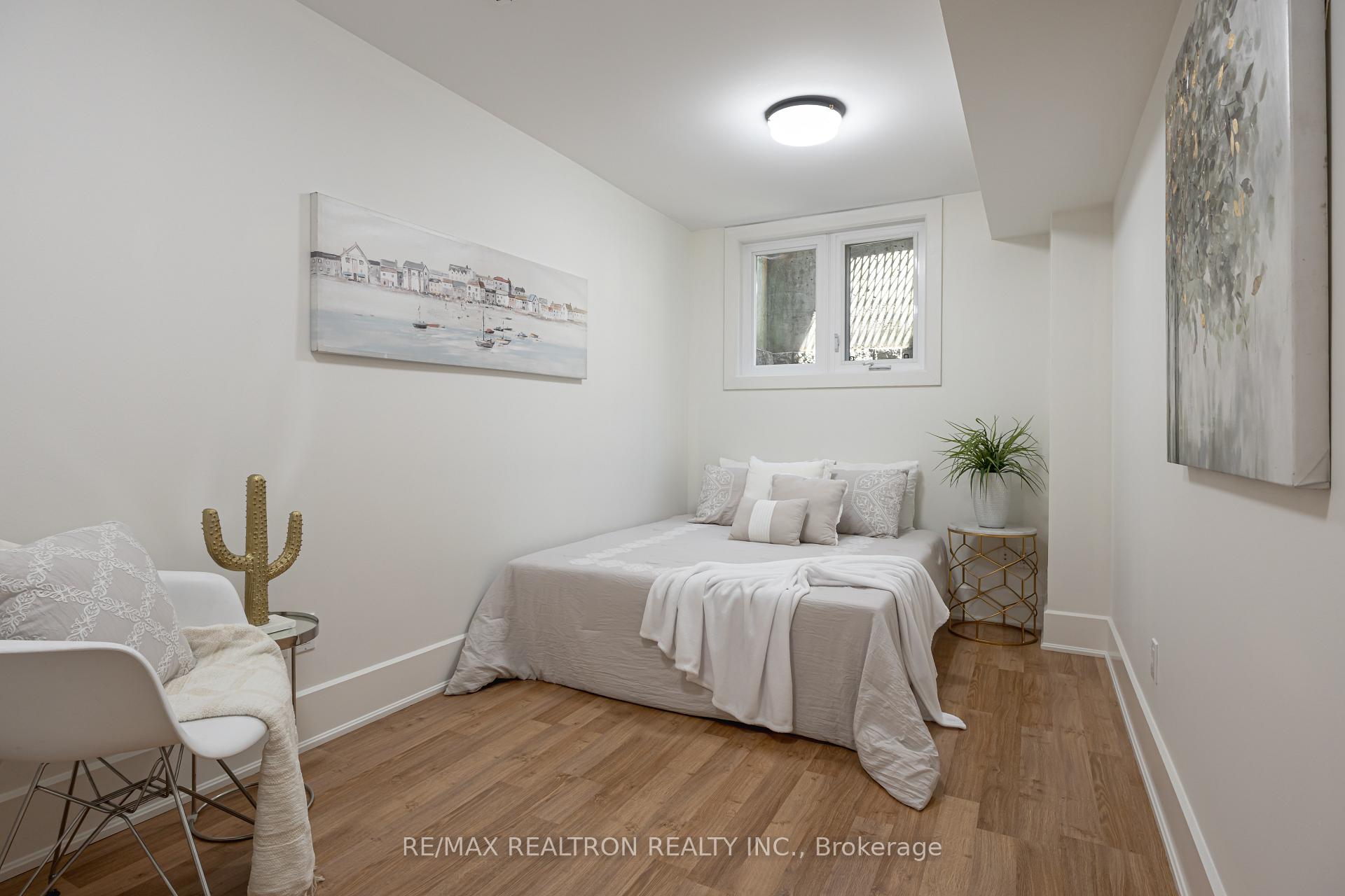 Photo 11 of 93 Walnut Avenue, Toronto, Niagara — HOMEH