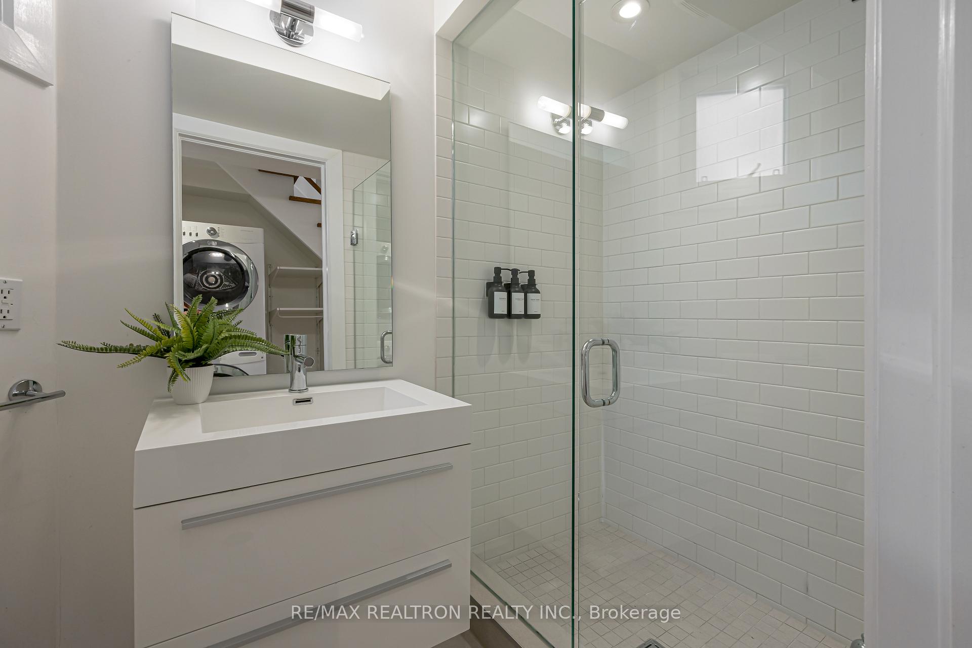 Photo 12 of 93 Walnut Avenue, Toronto, Niagara — HOMEH