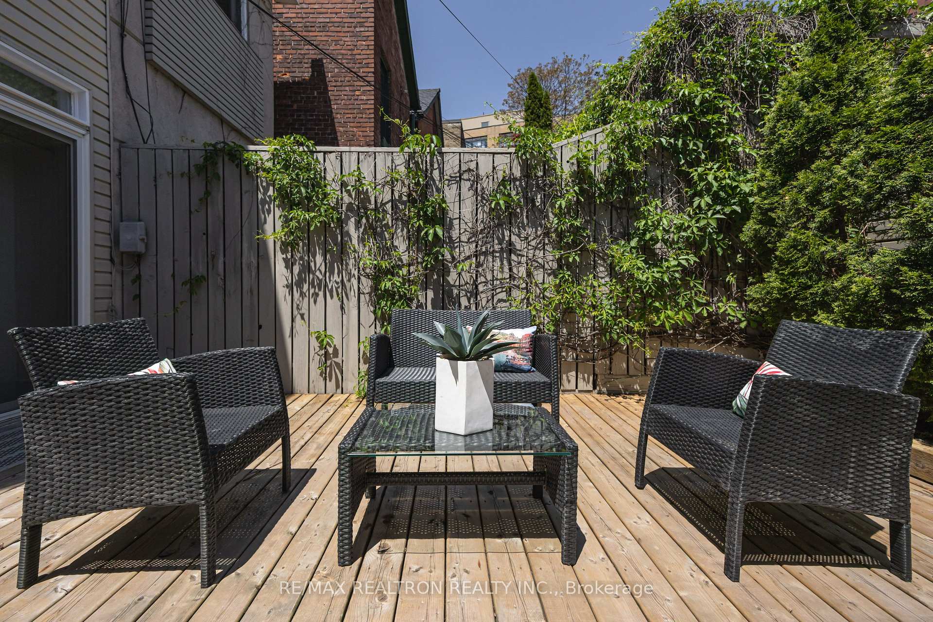 Photo 13 of 93 Walnut Avenue, Toronto, Niagara — HOMEH