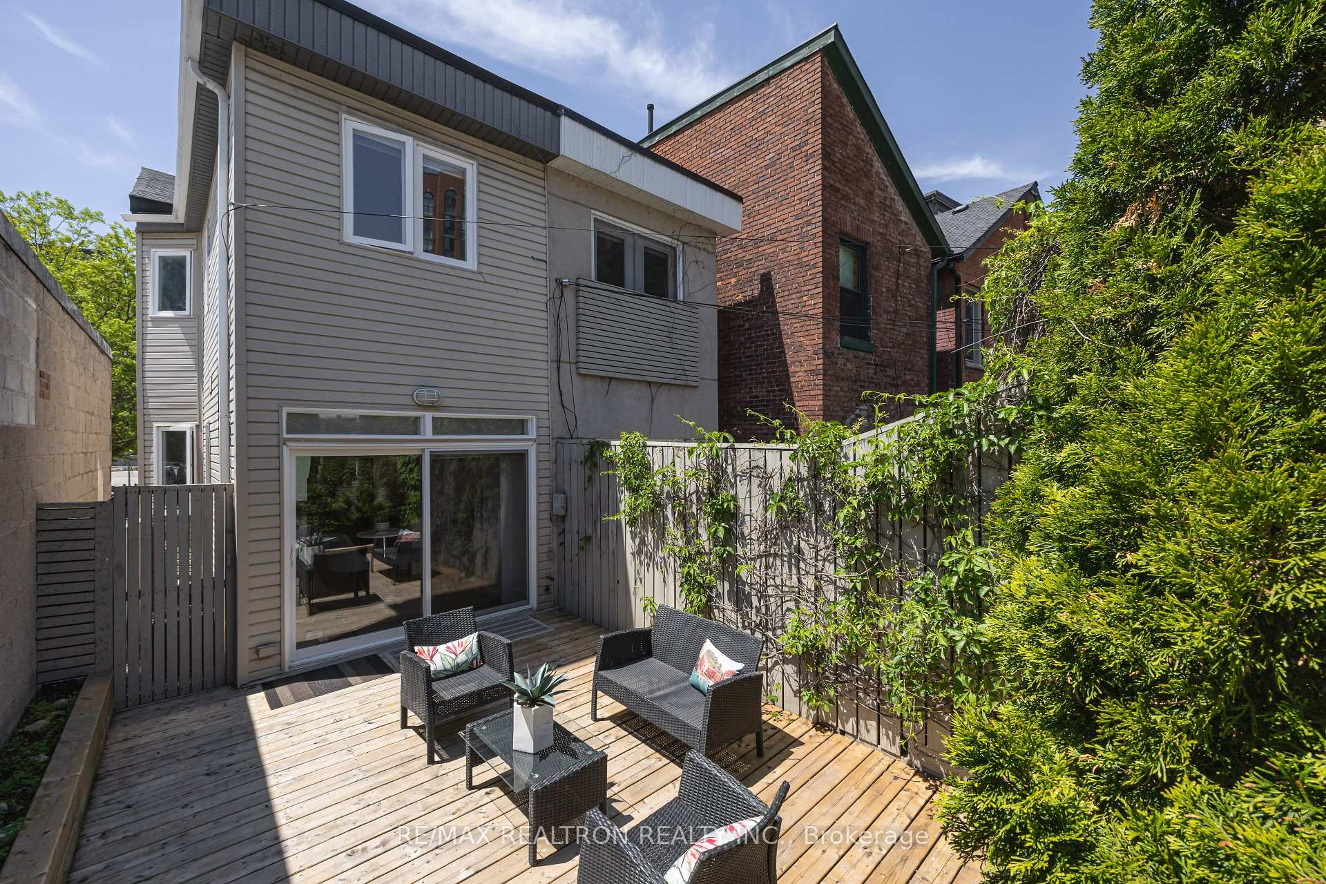 Photo 14 of 93 Walnut Avenue, Toronto, Niagara — HOMEH