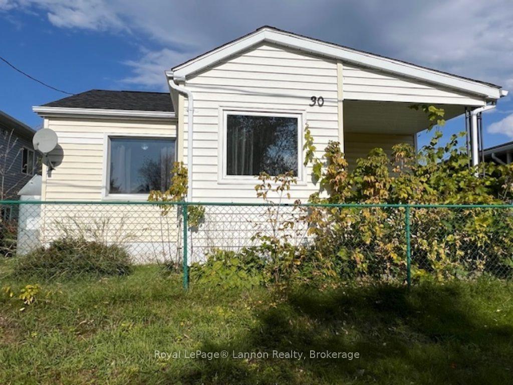 Photo 17 of 30 Queen Street, Sioux Lookout — HOMEH