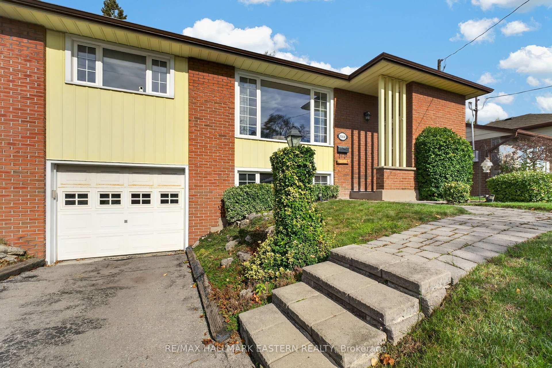 Photo 4 of 844 Florell Drive, Oshawa, Donevan — HOMEH