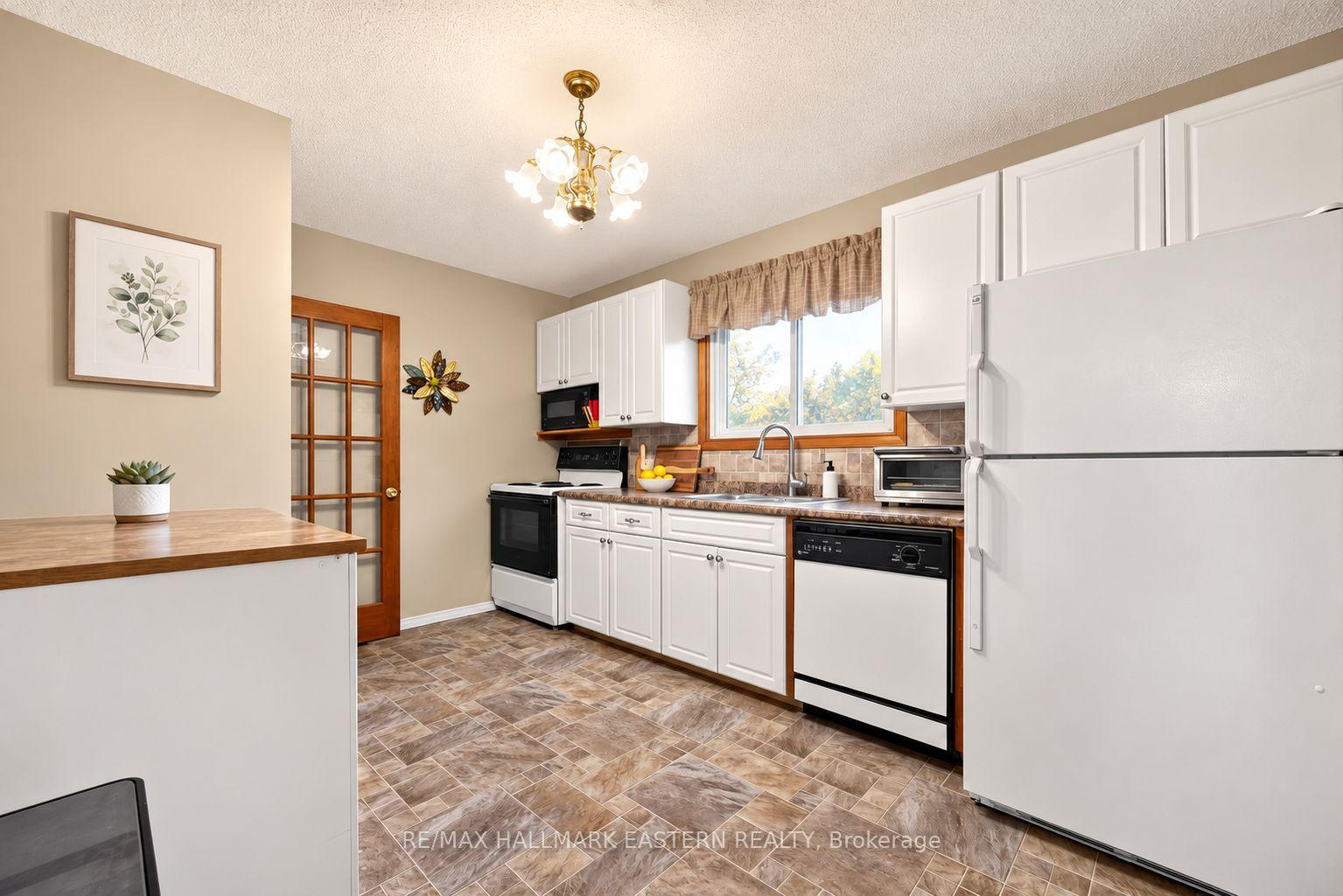 Photo 9 of 844 Florell Drive, Oshawa, Donevan — HOMEH
