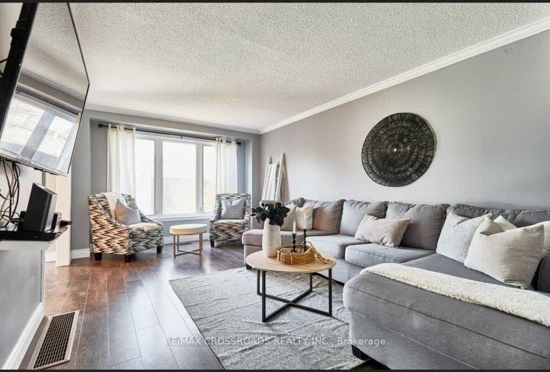 Photo 2 of 851 Mahina Street, Oshawa, McLaughlin — HOMEH