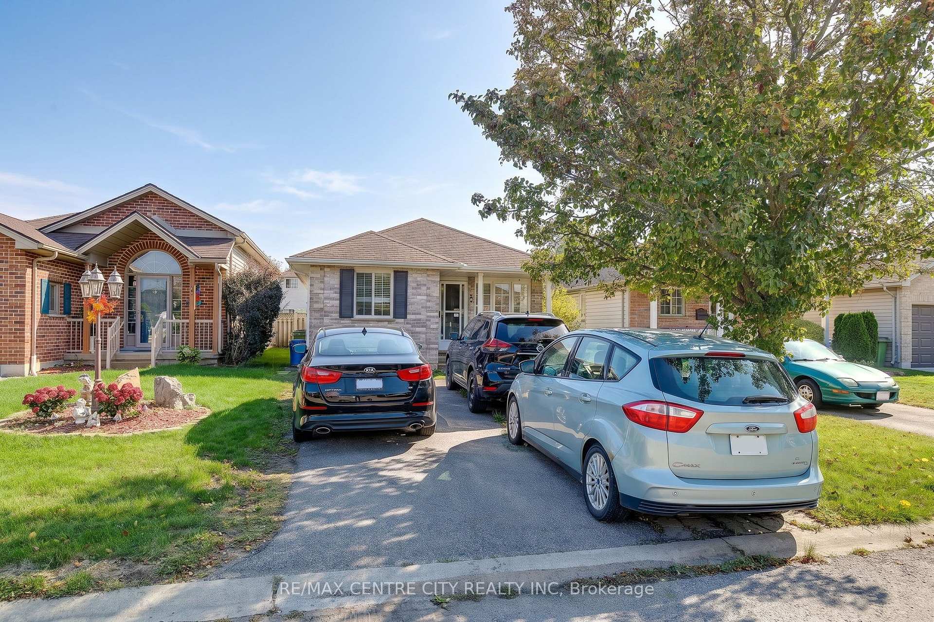 Photo 2 of 37 Juno Drive, St. Thomas — HOMEH
