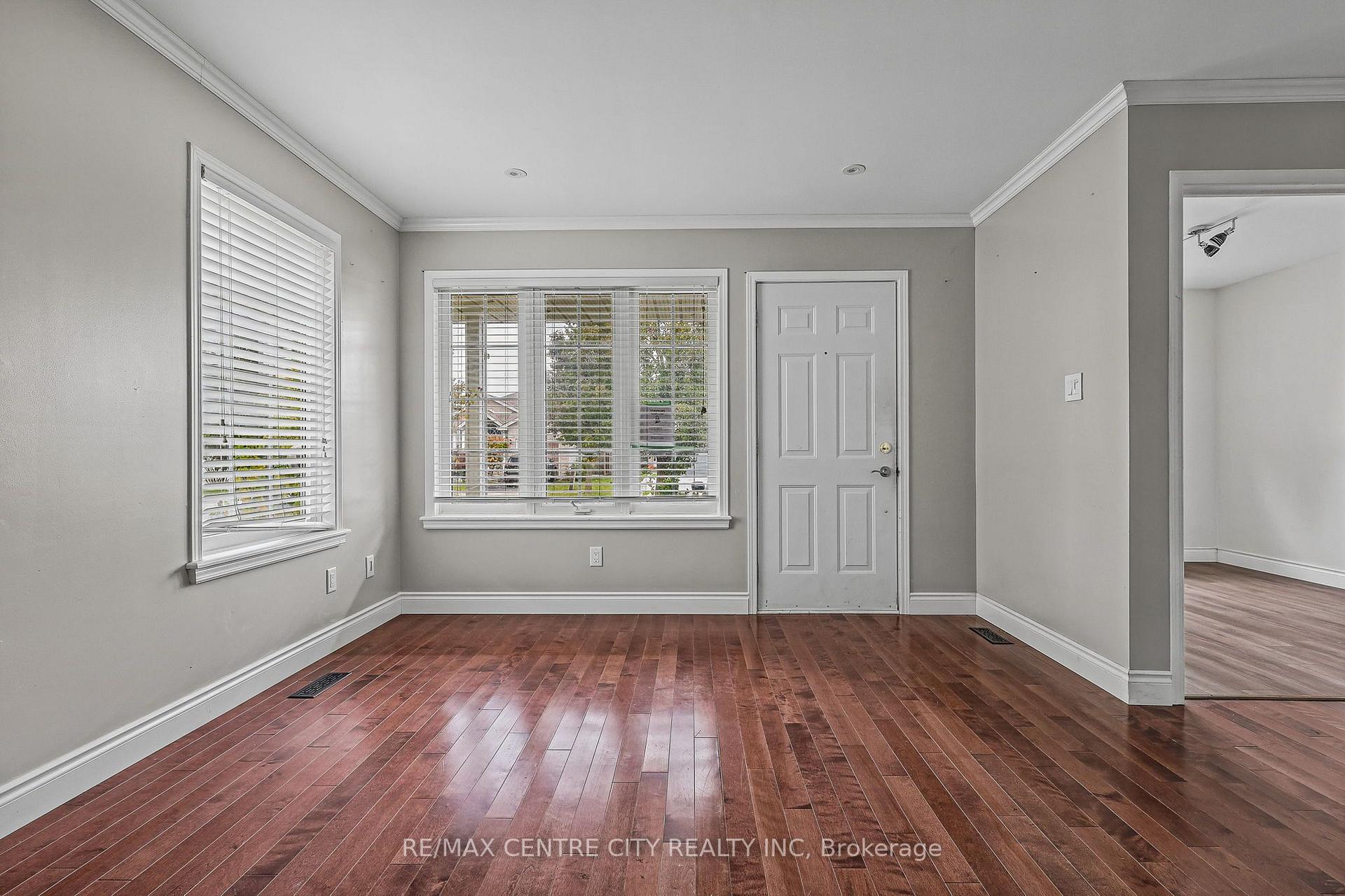 Photo 3 of 37 Juno Drive, St. Thomas — HOMEH
