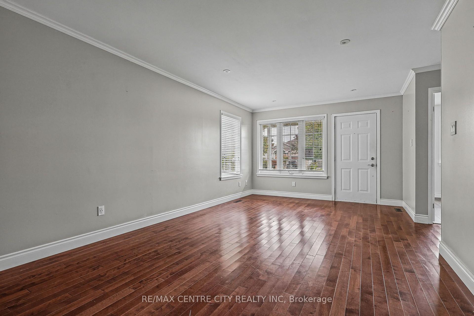 Photo 5 of 37 Juno Drive, St. Thomas — HOMEH