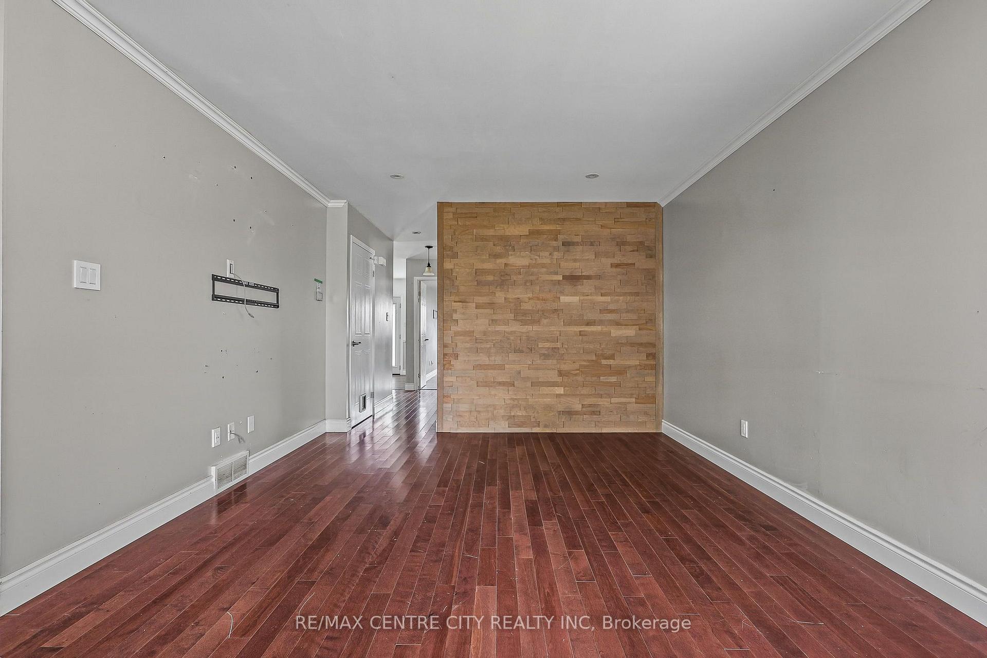 Photo 7 of 37 Juno Drive, St. Thomas — HOMEH