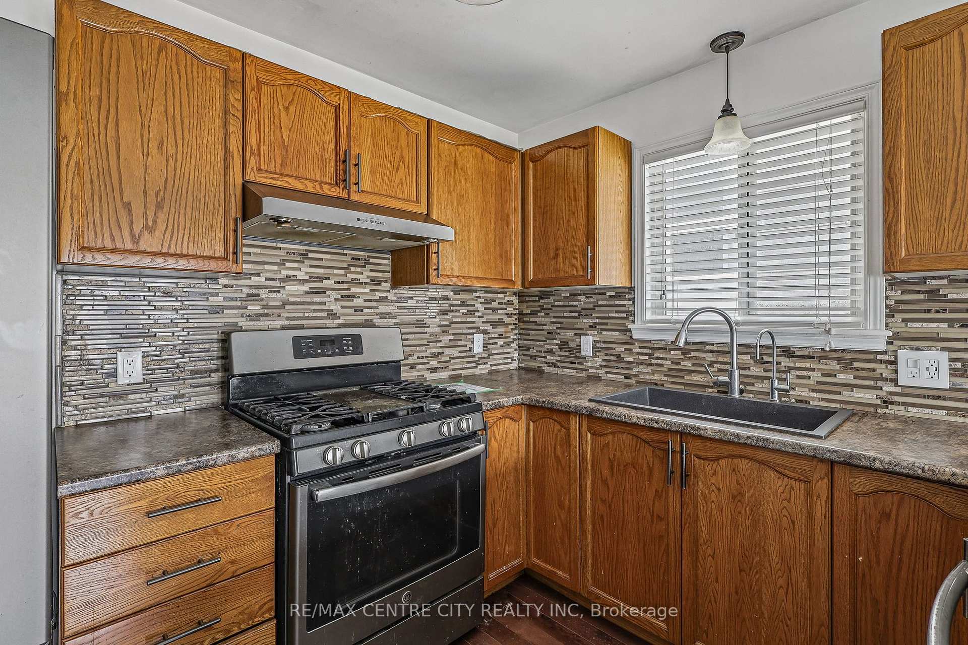 Photo 8 of 37 Juno Drive, St. Thomas — HOMEH