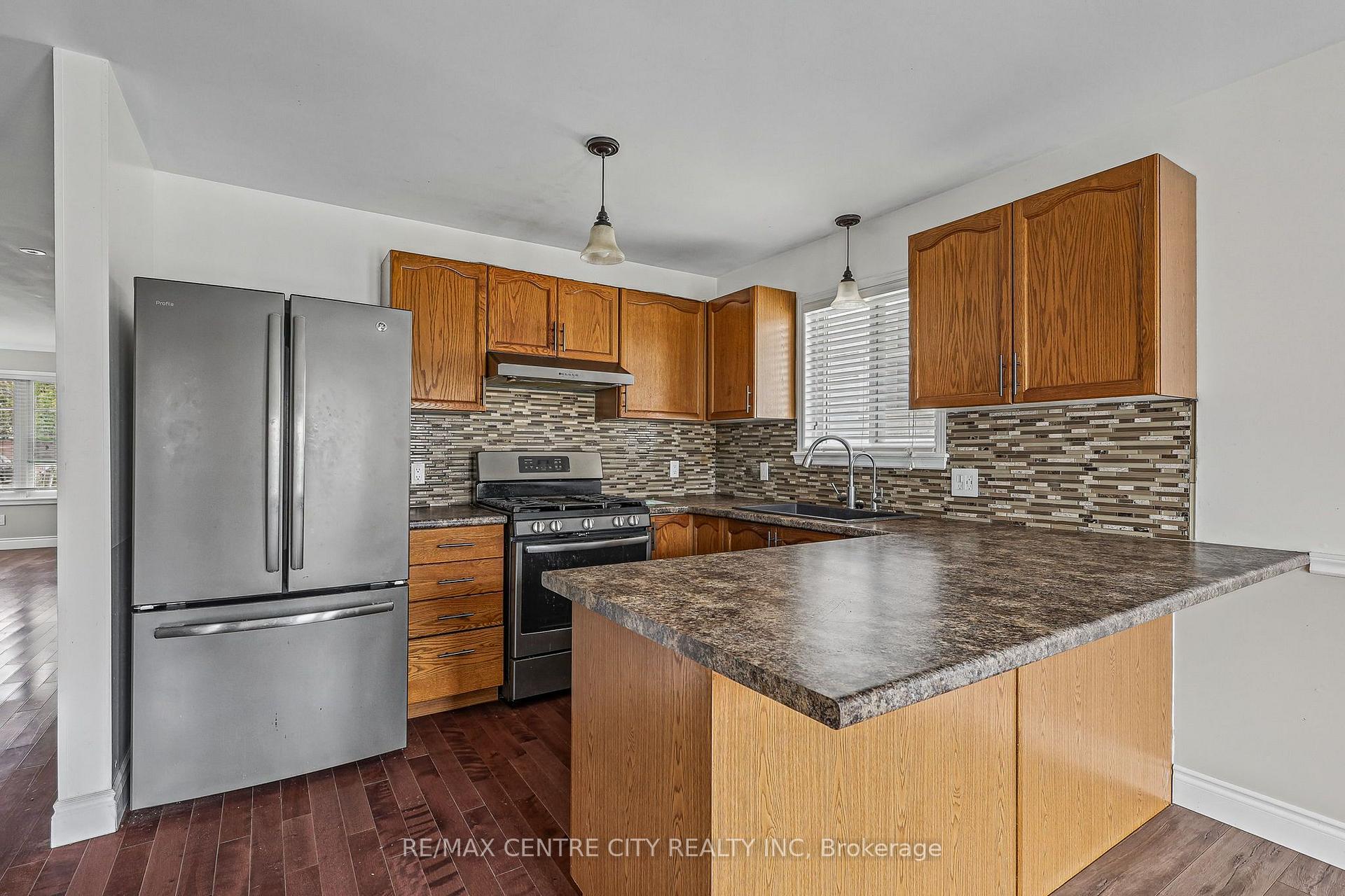 Photo 10 of 37 Juno Drive, St. Thomas — HOMEH