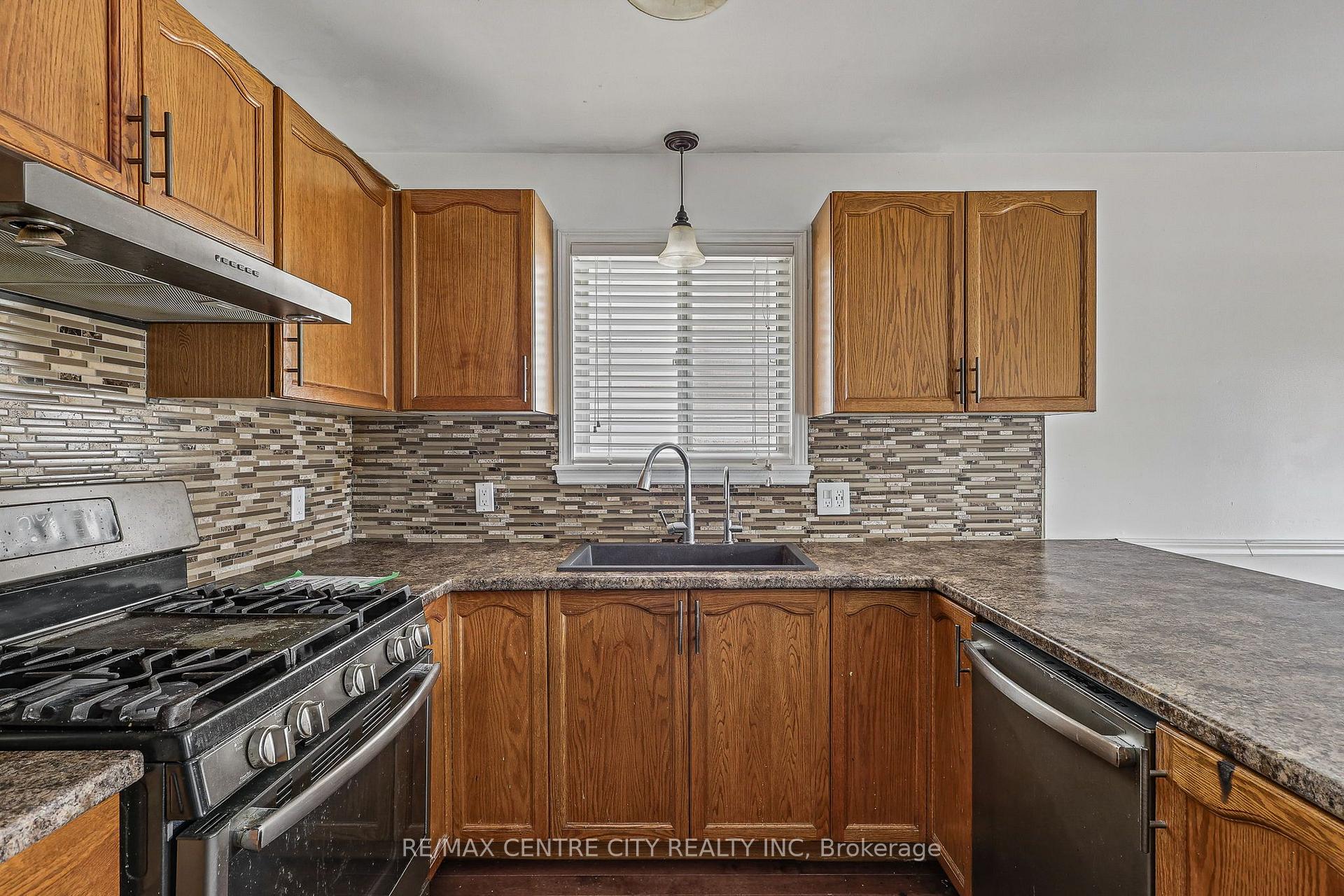Photo 11 of 37 Juno Drive, St. Thomas — HOMEH