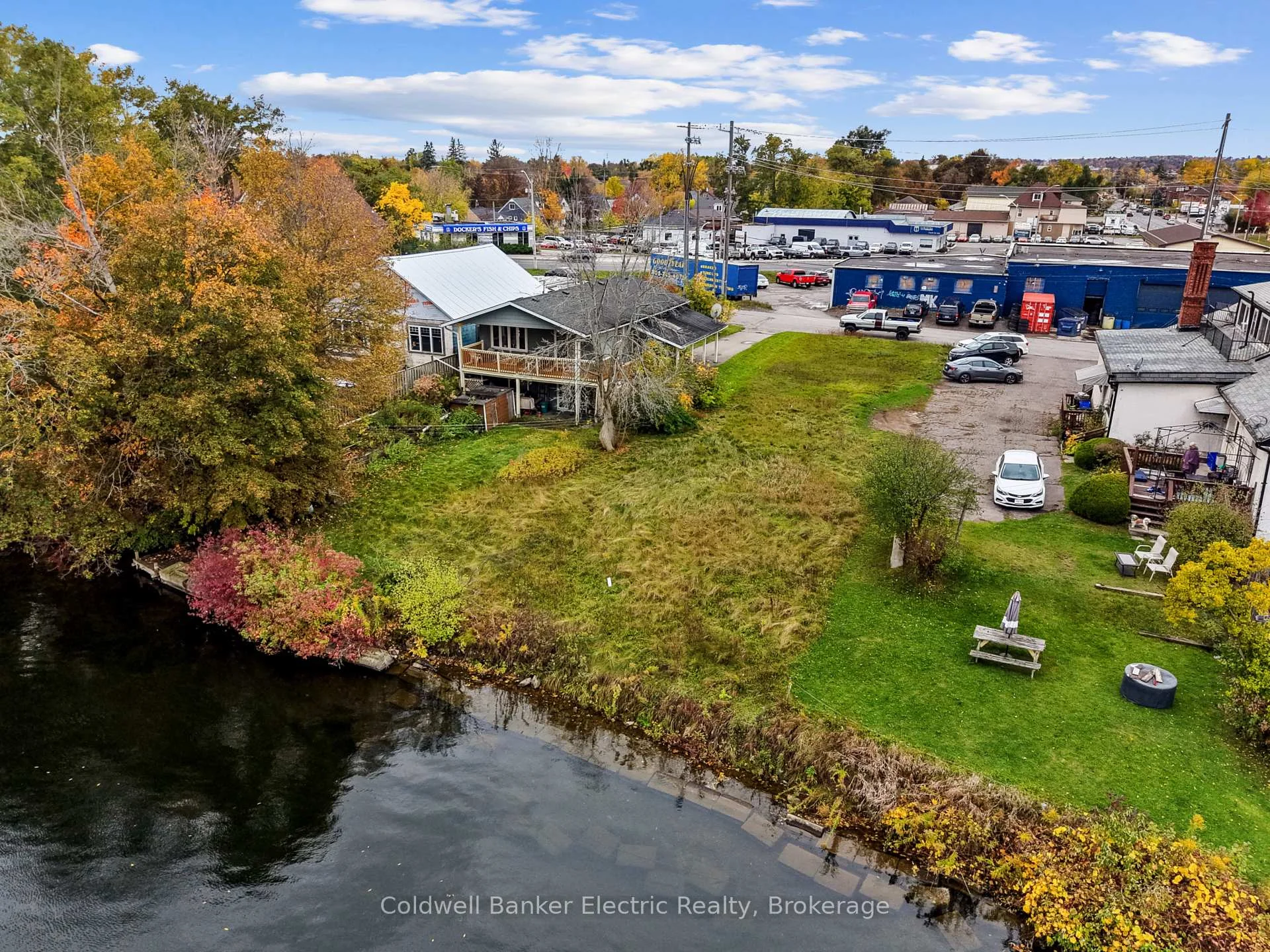 Photo 3 of 842 Haggart Street, Peterborough, Town Ward 3 — HOMEH