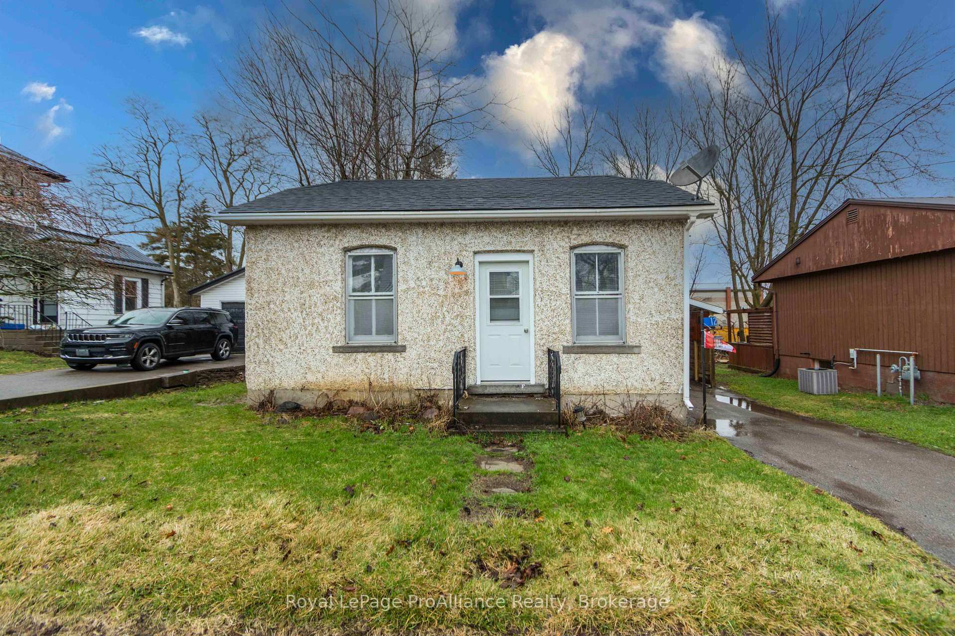 Photo 3 of 12 Albert Road, Quinte West, Frankford Ward — HOMEH