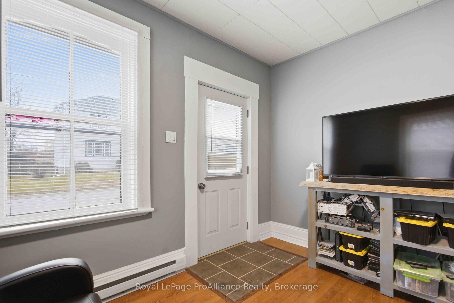 Photo 4 of 12 Albert Road, Quinte West, Frankford Ward — HOMEH