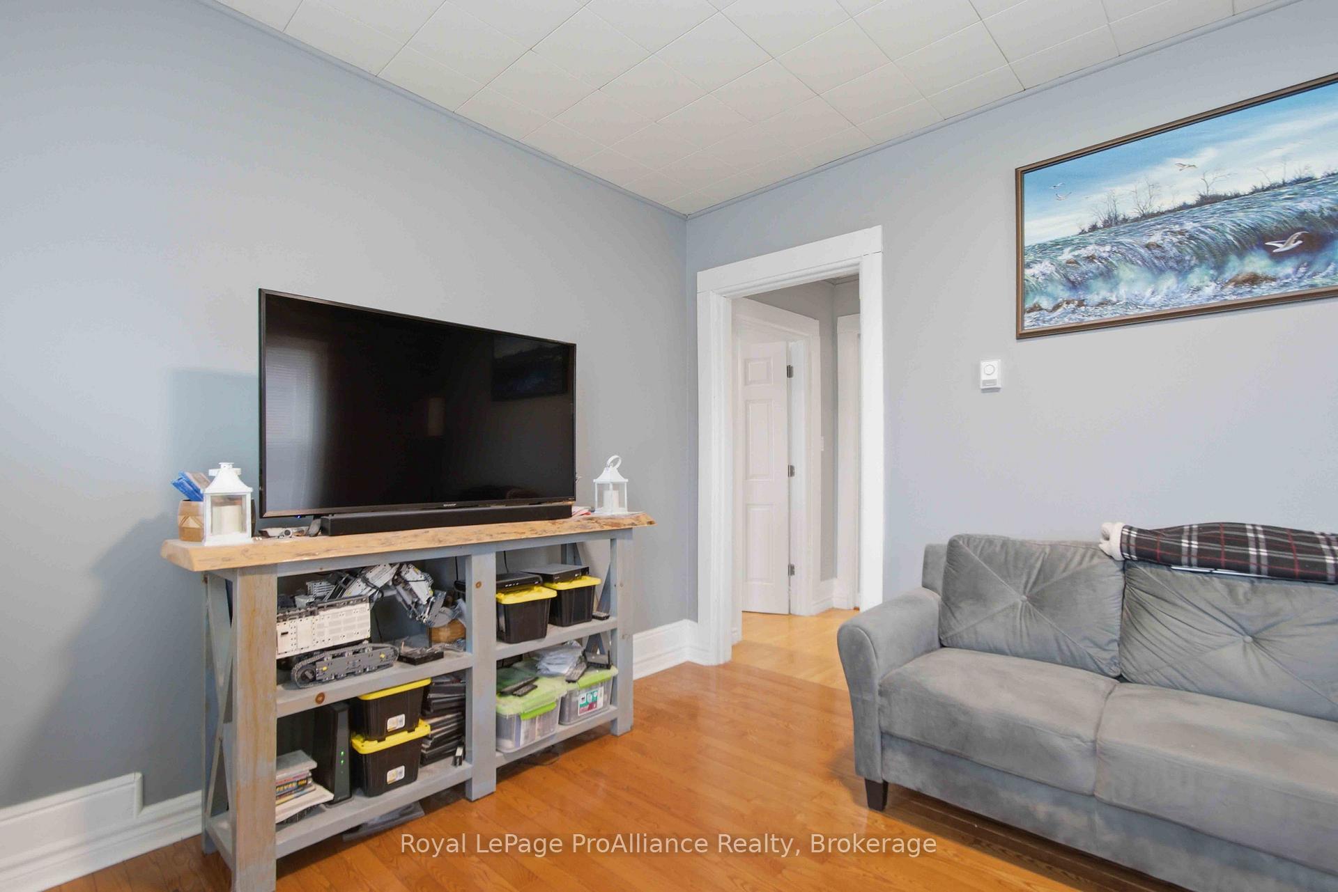 Photo 5 of 12 Albert Road, Quinte West, Frankford Ward — HOMEH