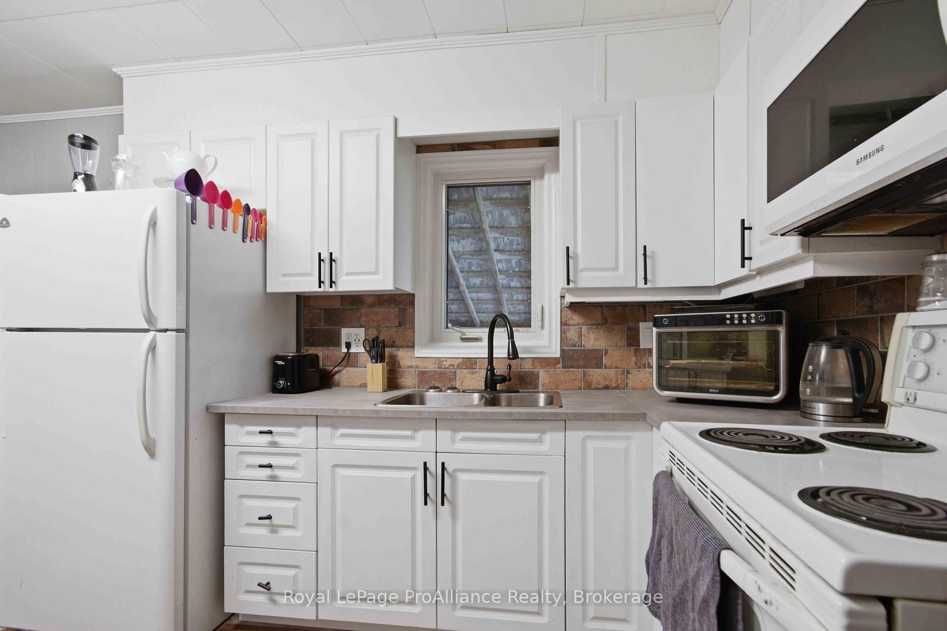 Photo 8 of 12 Albert Road, Quinte West, Frankford Ward — HOMEH