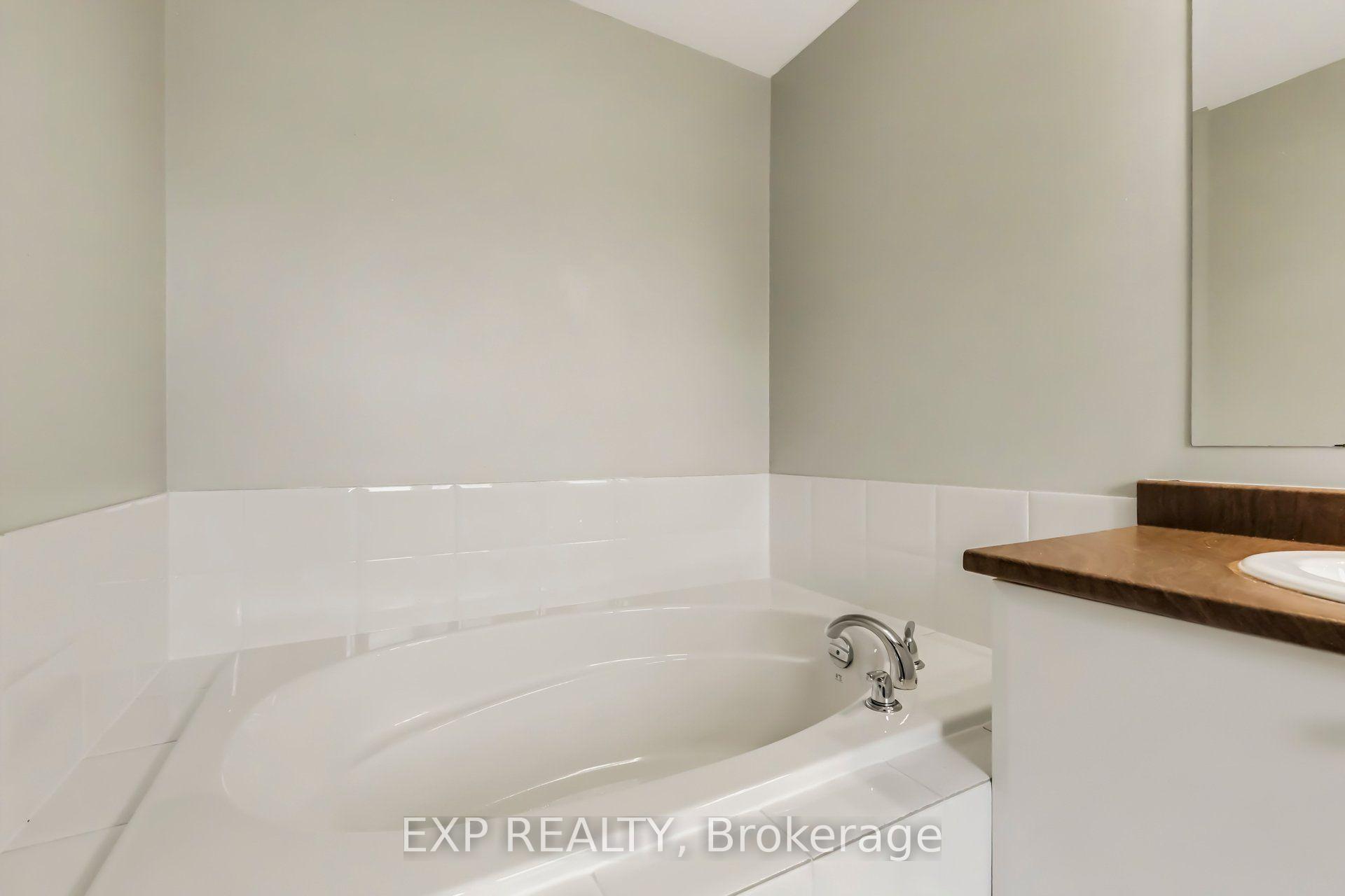 Photo 18 of 912 Torino Terrace, Ottawa, Avalon East — HOMEH