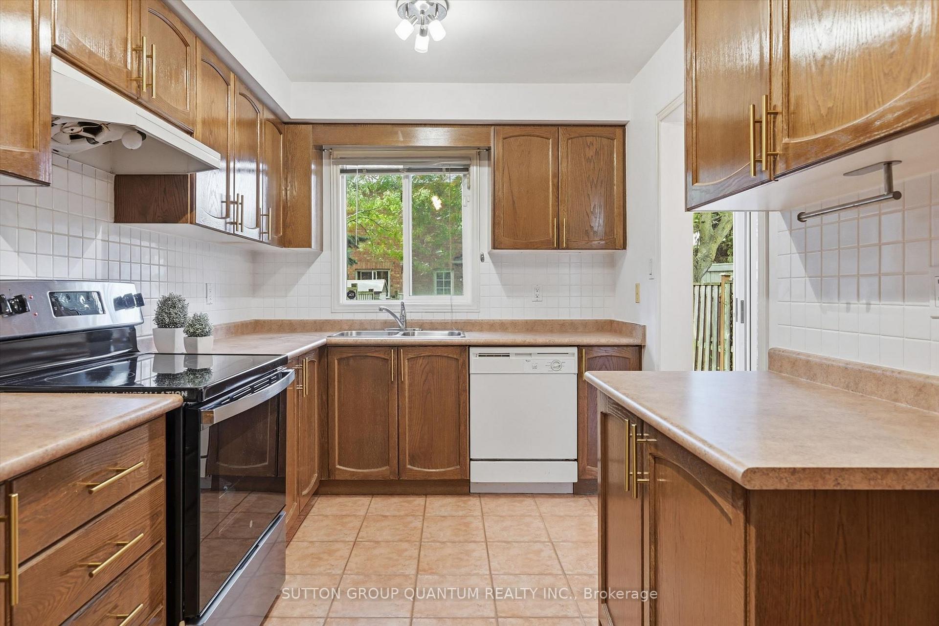 Photo 15 of Unit 21, 5555 Prince William Drive, Burlington, Appleby — HOMEH