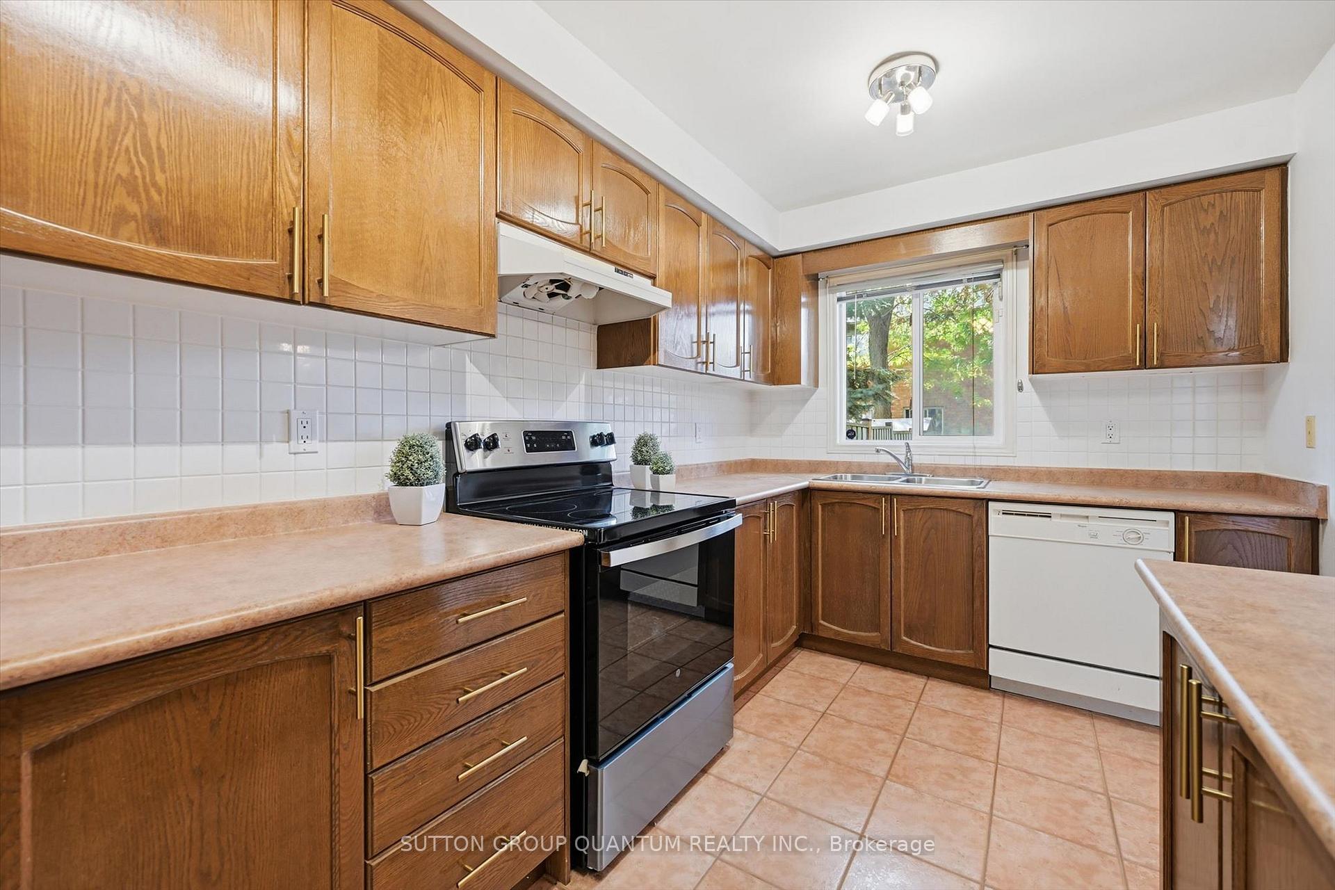 Photo 16 of Unit 21, 5555 Prince William Drive, Burlington, Appleby — HOMEH