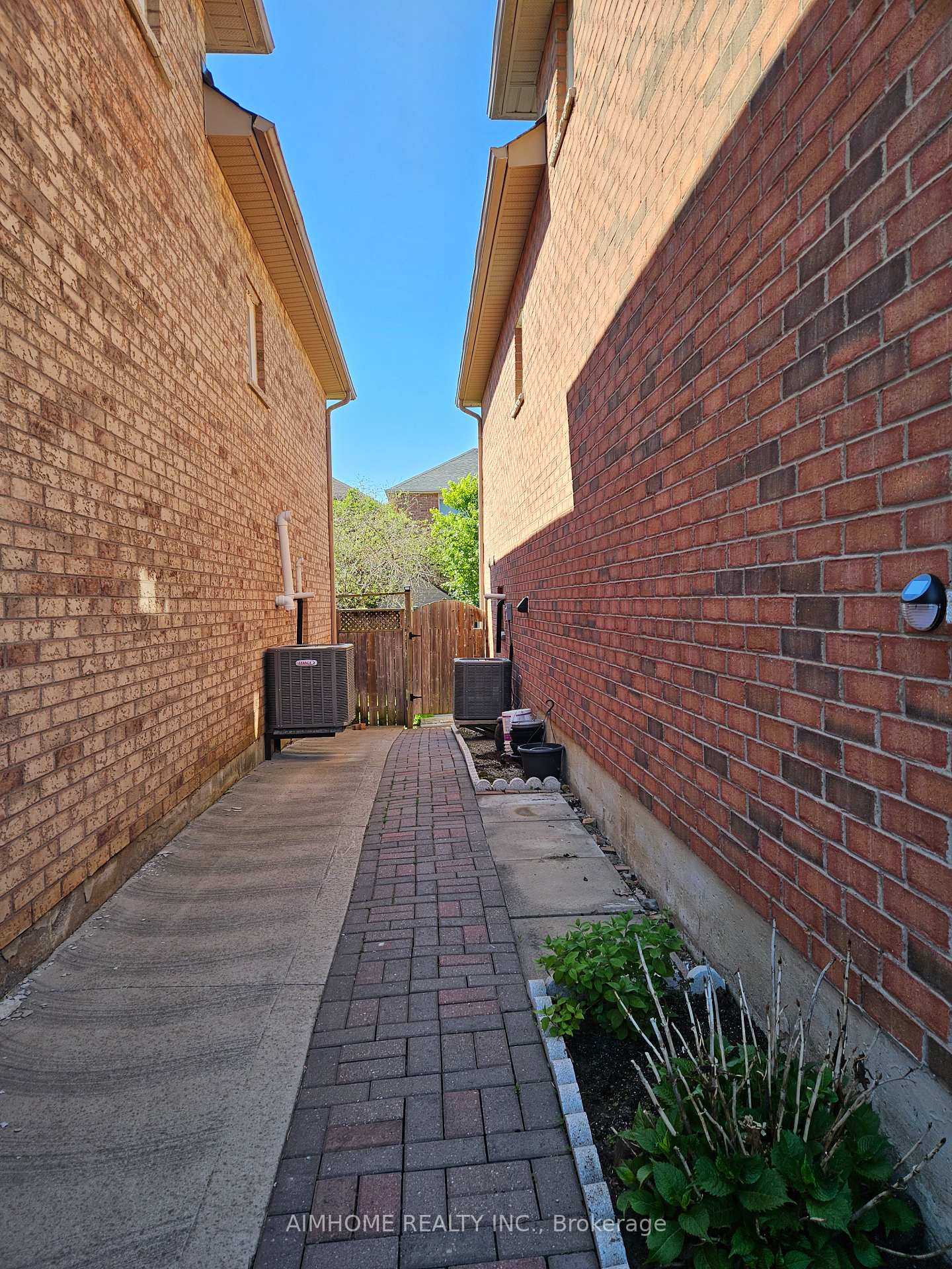 Photo 2 of 3227 Scotch Pine Gate, Mississauga, Lisgar — HOMEH