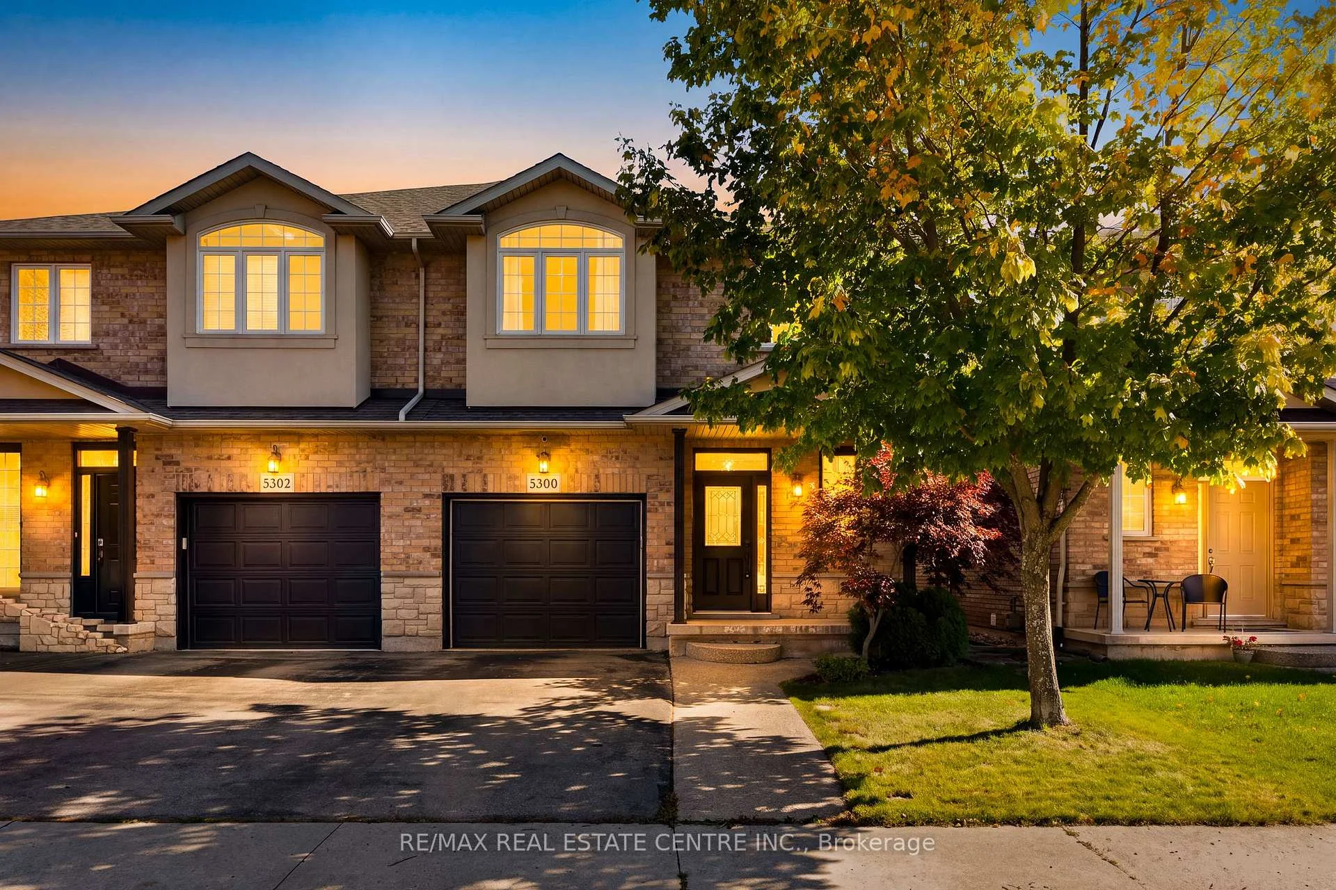 Photo 3 of 5300 Picketts Way, Burlington, Orchard — HOMEH