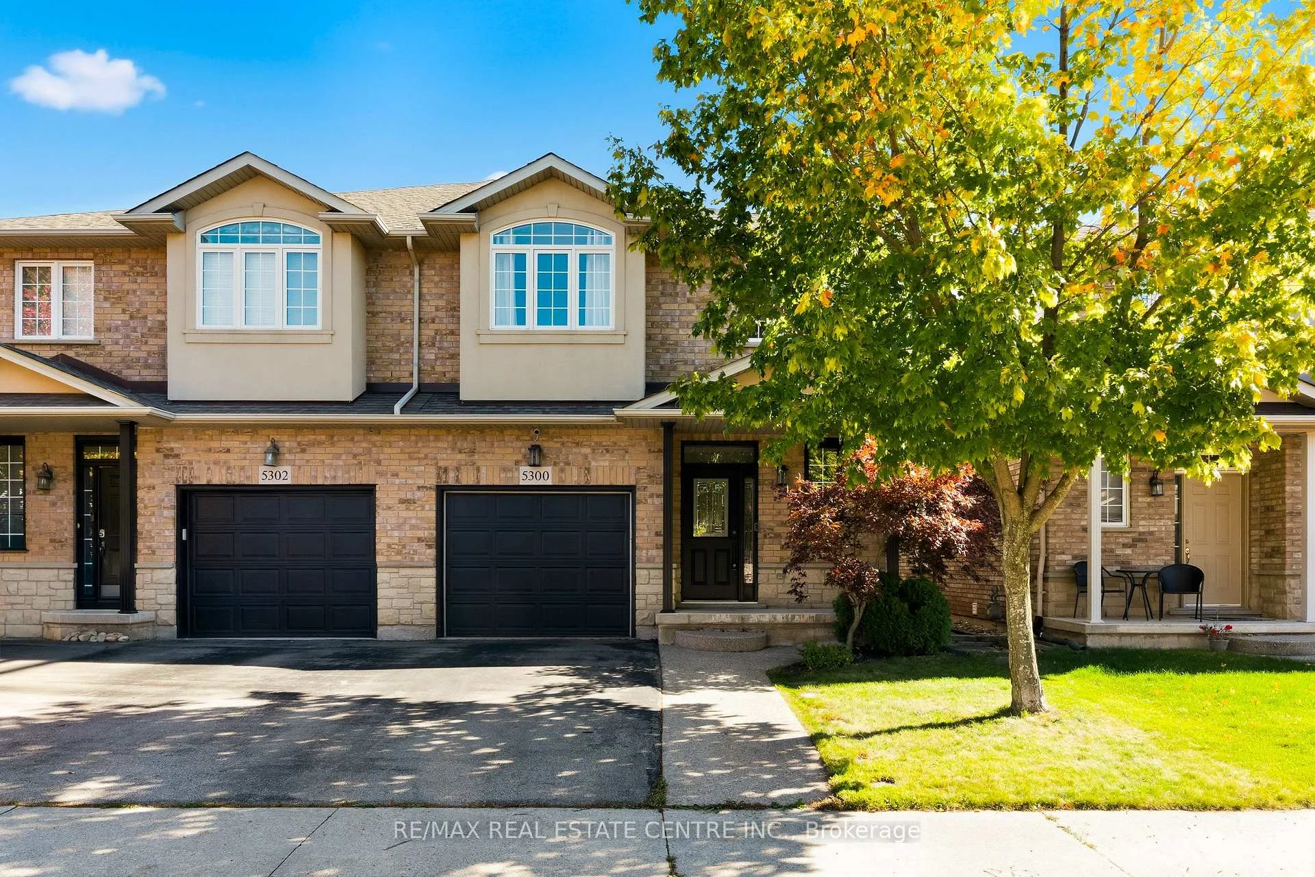 Photo 4 of 5300 Picketts Way, Burlington, Orchard — HOMEH