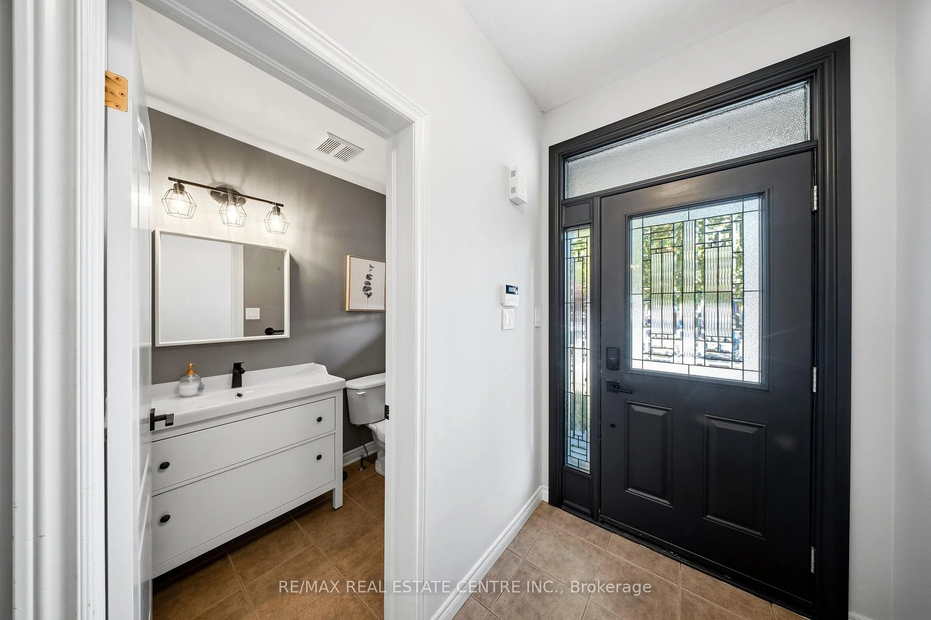 Photo 9 of 5300 Picketts Way, Burlington, Orchard — HOMEH