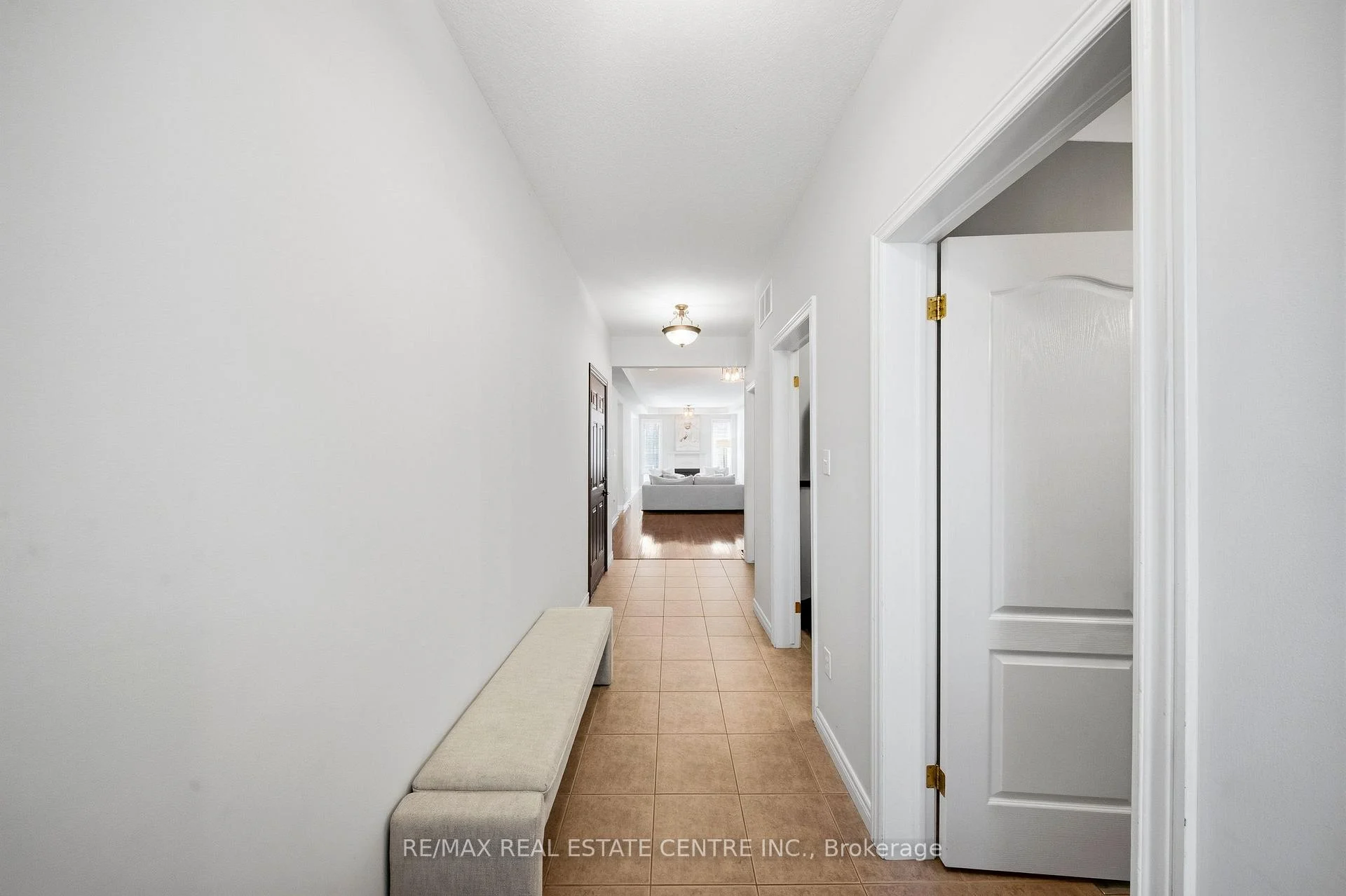 Photo 10 of 5300 Picketts Way, Burlington, Orchard — HOMEH