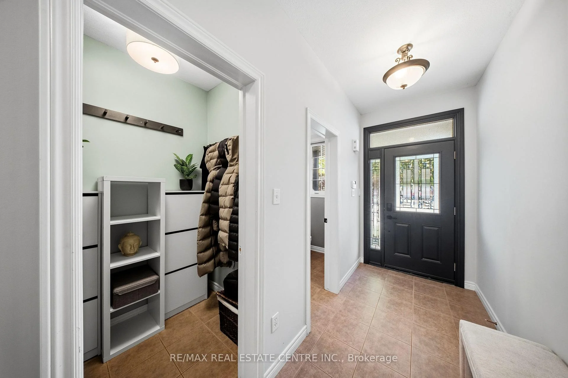 Photo 11 of 5300 Picketts Way, Burlington, Orchard — HOMEH