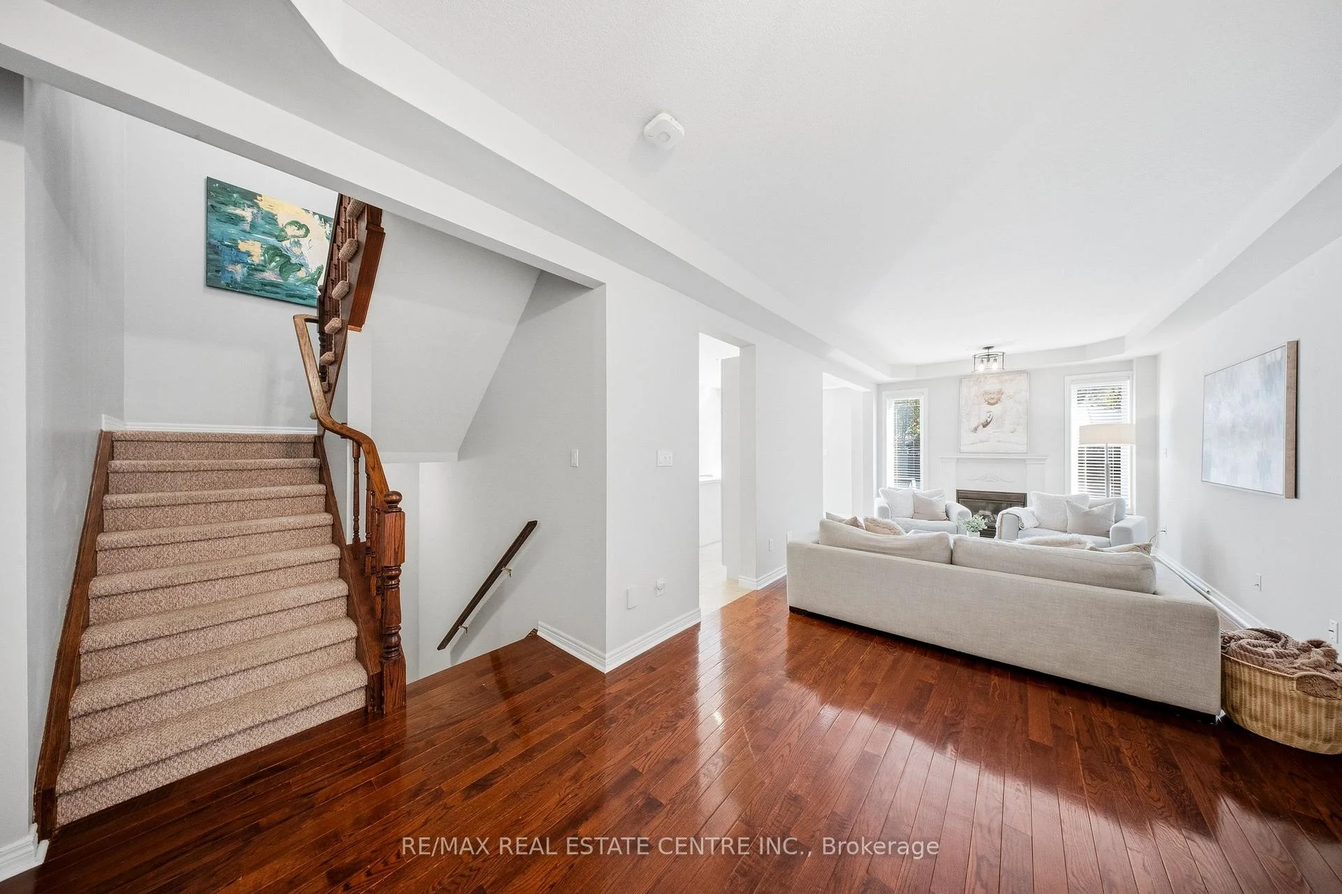 Photo 12 of 5300 Picketts Way, Burlington, Orchard — HOMEH