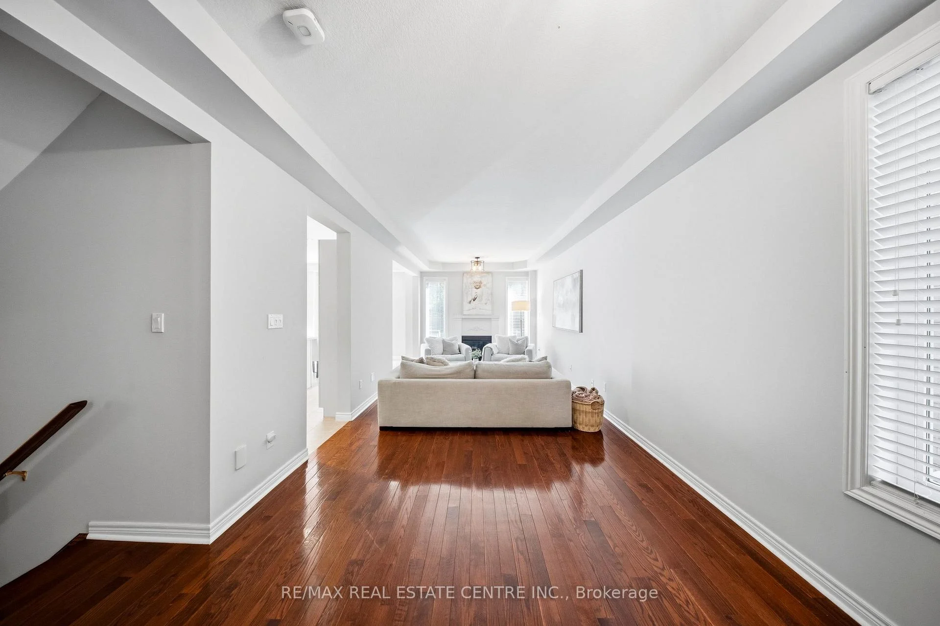 Photo 13 of 5300 Picketts Way, Burlington, Orchard — HOMEH