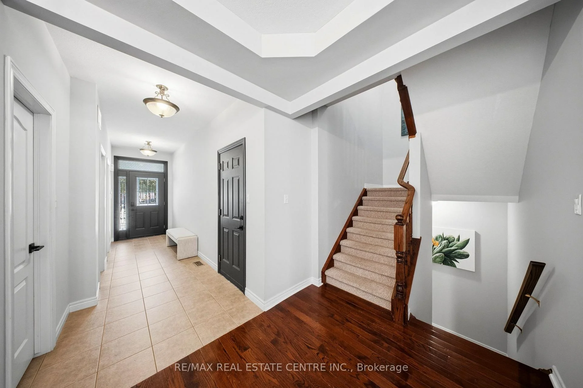 Photo 14 of 5300 Picketts Way, Burlington, Orchard — HOMEH
