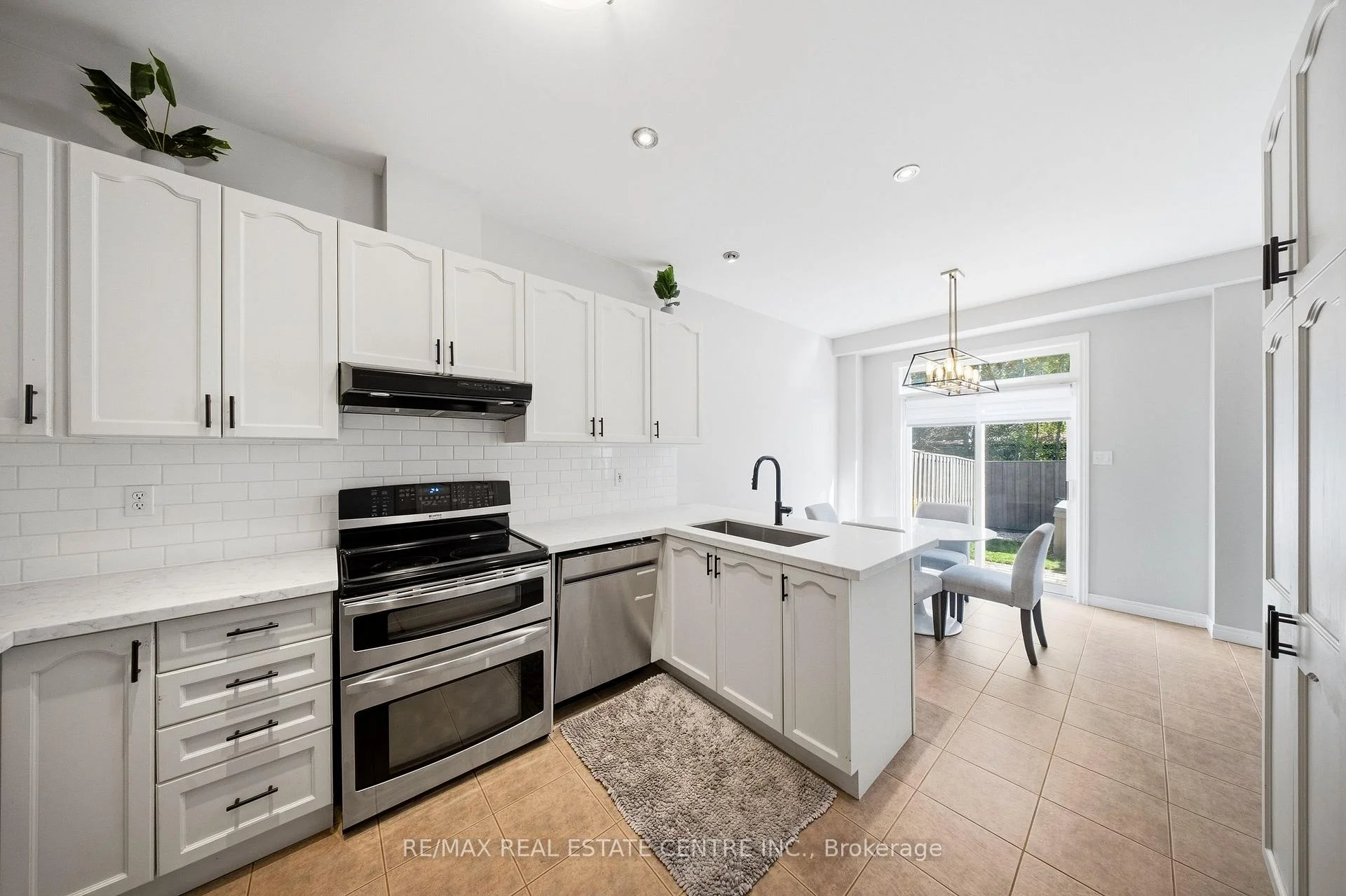 Photo 21 of 5300 Picketts Way, Burlington, Orchard — HOMEH