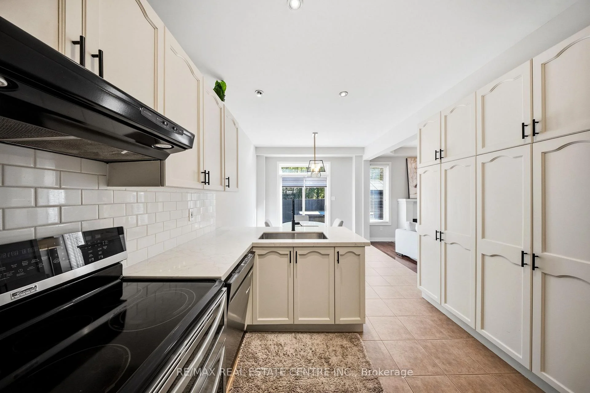 Photo 22 of 5300 Picketts Way, Burlington, Orchard — HOMEH