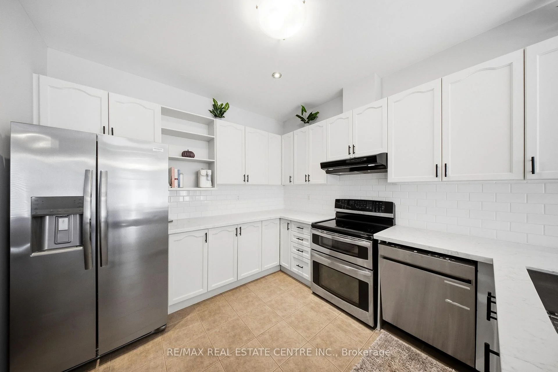 Photo 23 of 5300 Picketts Way, Burlington, Orchard — HOMEH