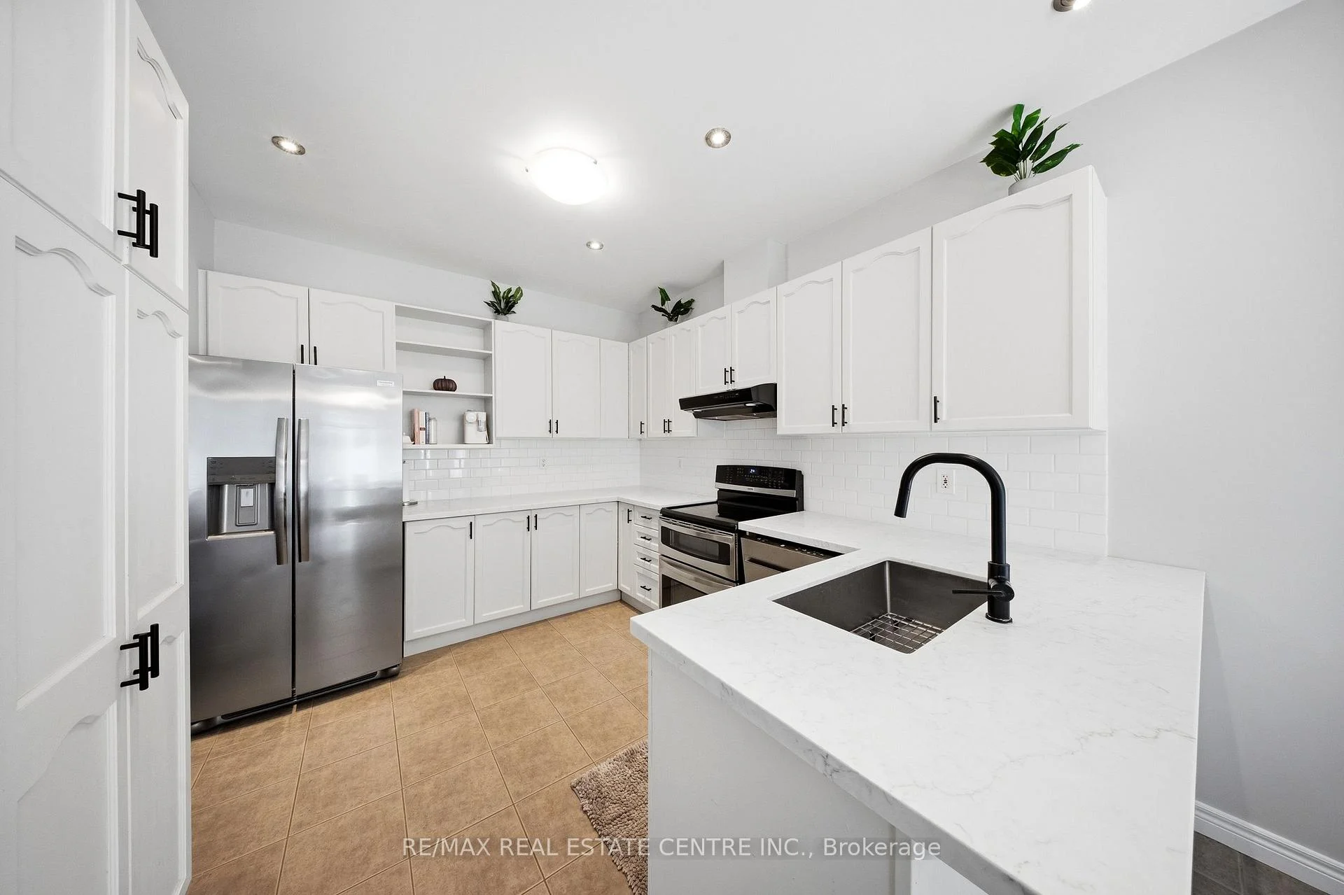 Photo 24 of 5300 Picketts Way, Burlington, Orchard — HOMEH