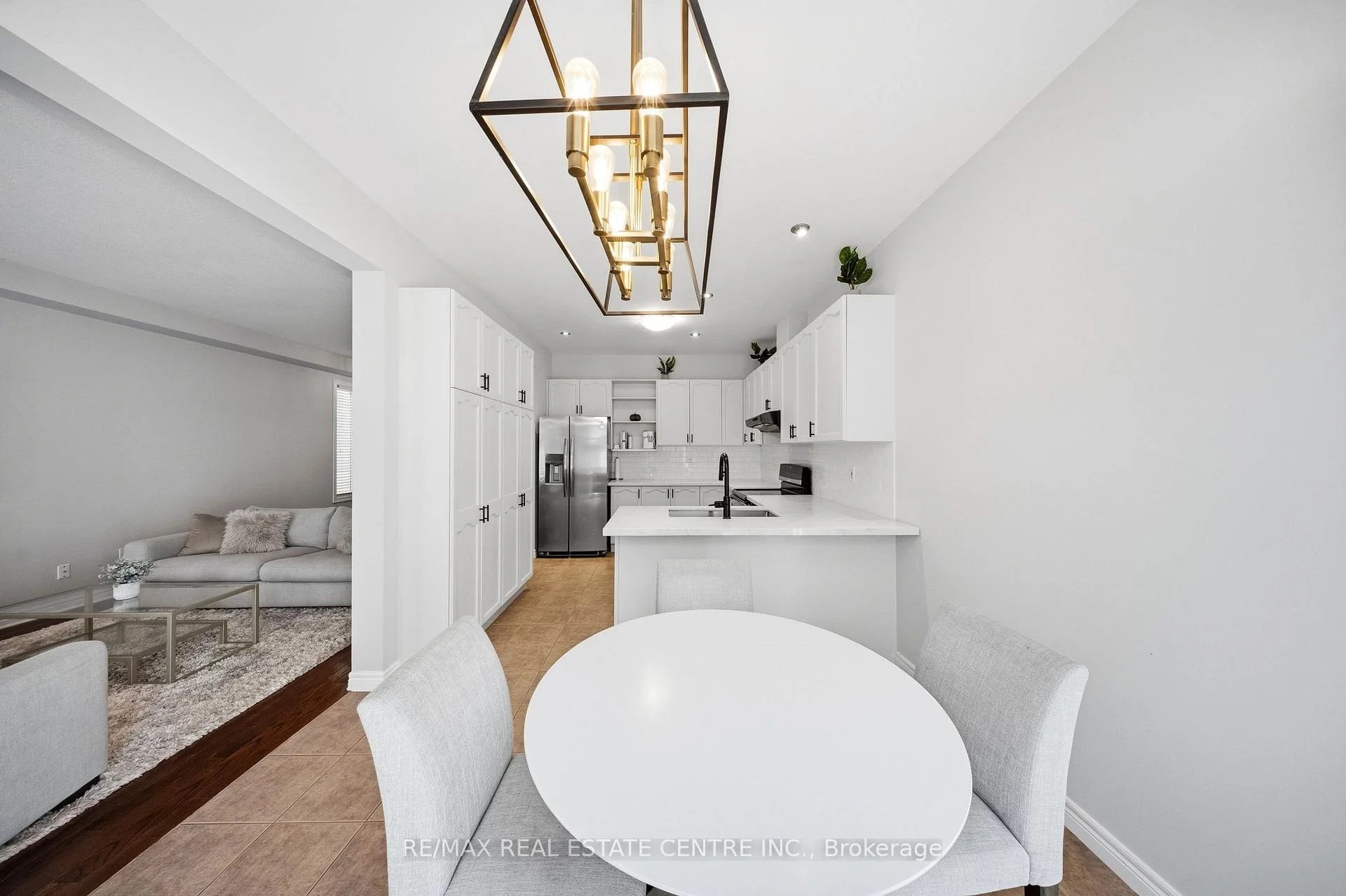 Photo 25 of 5300 Picketts Way, Burlington, Orchard — HOMEH