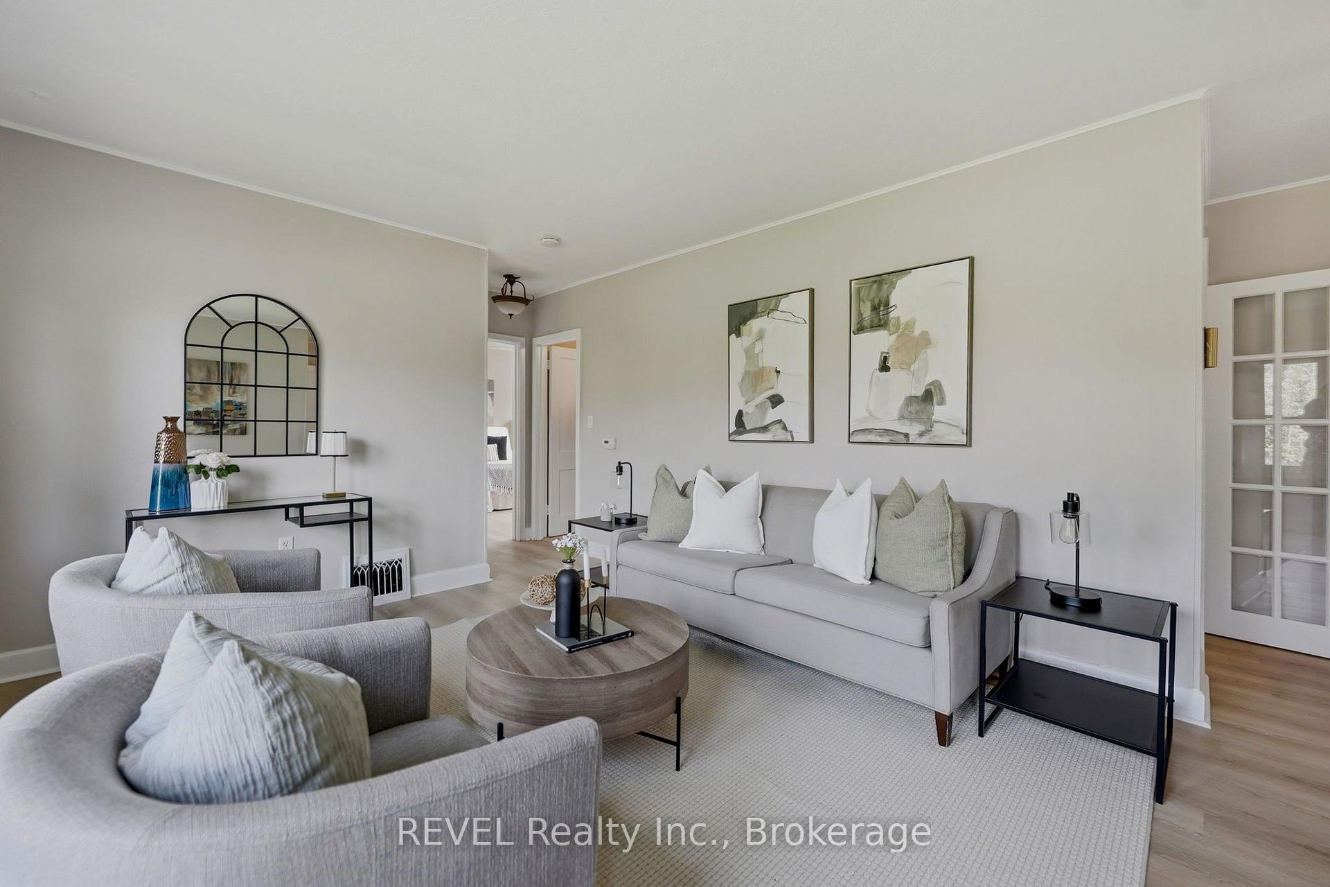 Photo 4 of 7962 Booth Street, Niagara Falls, Ascot — HOMEH