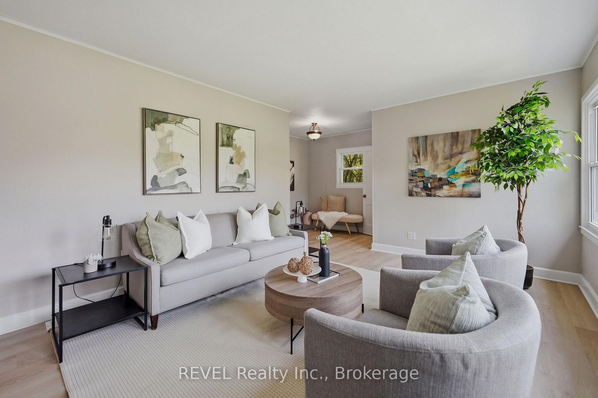 Photo 5 of 7962 Booth Street, Niagara Falls, Ascot — HOMEH