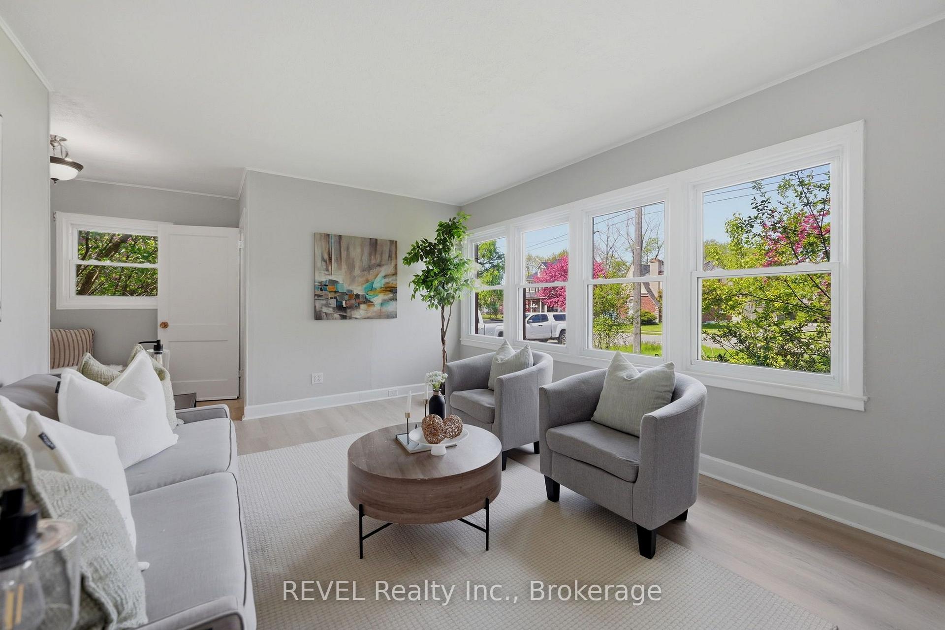 Photo 6 of 7962 Booth Street, Niagara Falls, Ascot — HOMEH