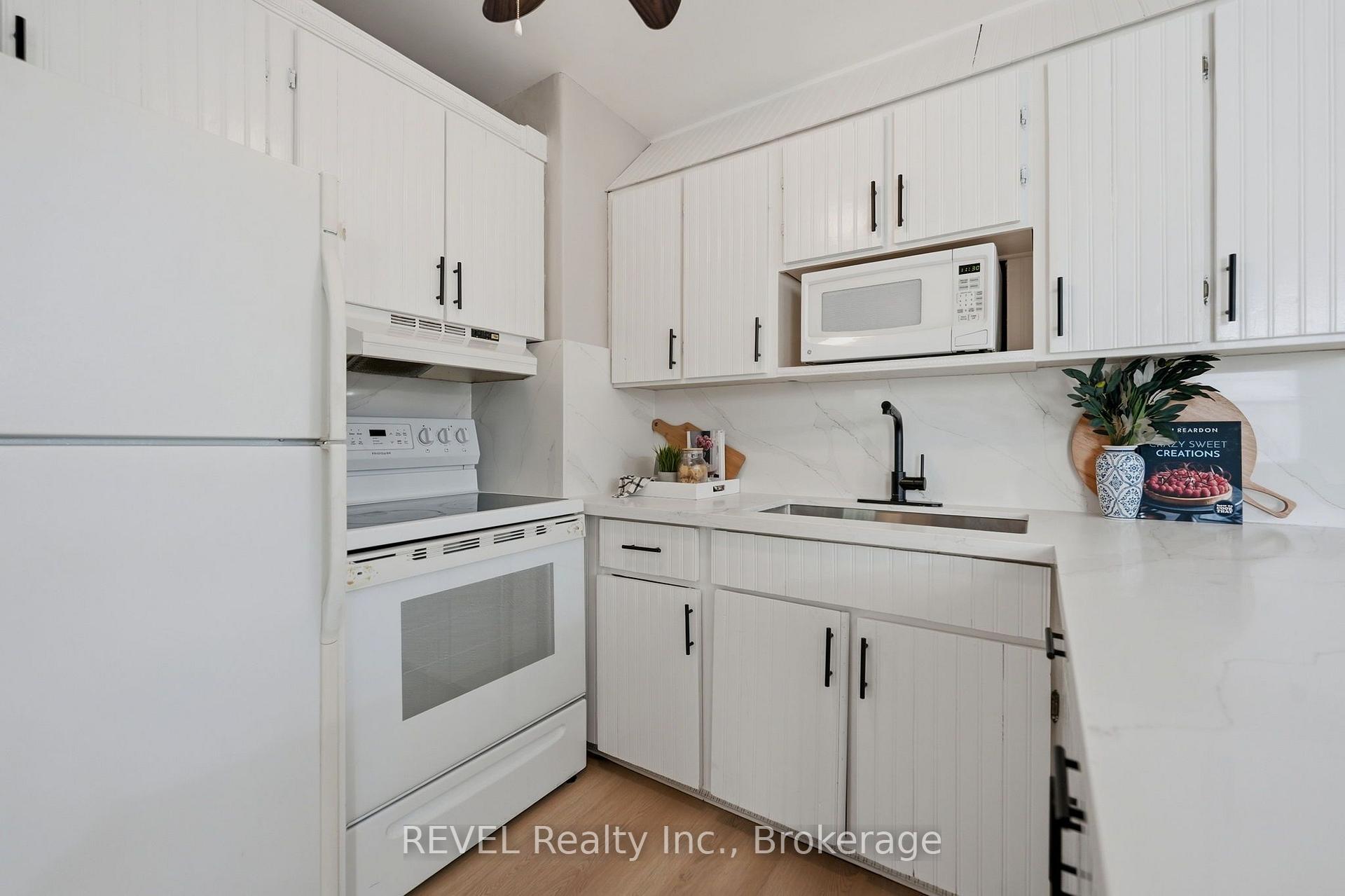 Photo 10 of 7962 Booth Street, Niagara Falls, Ascot — HOMEH