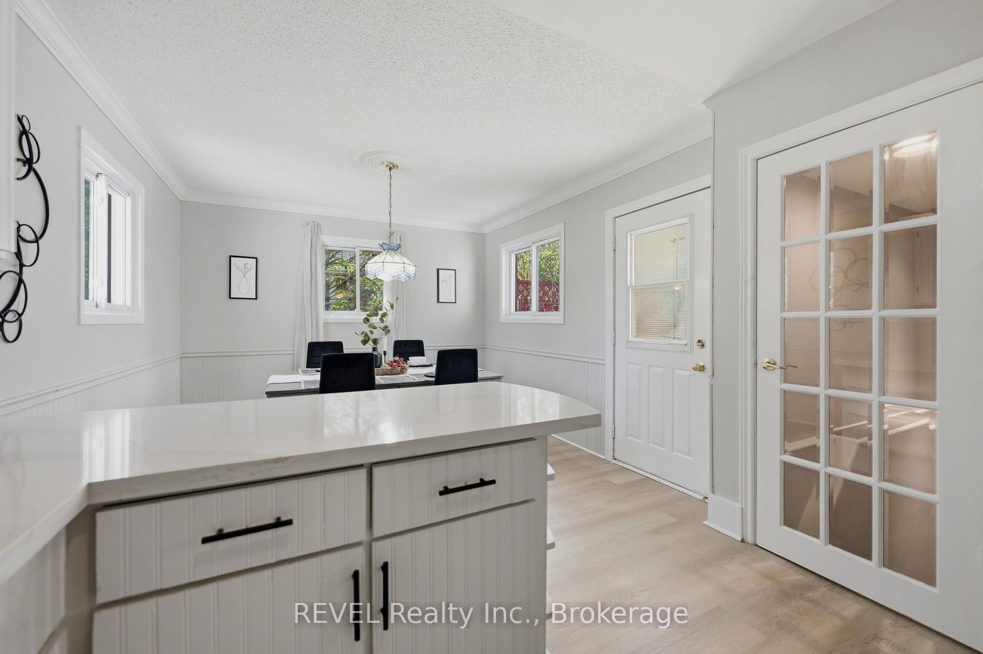 Photo 11 of 7962 Booth Street, Niagara Falls, Ascot — HOMEH