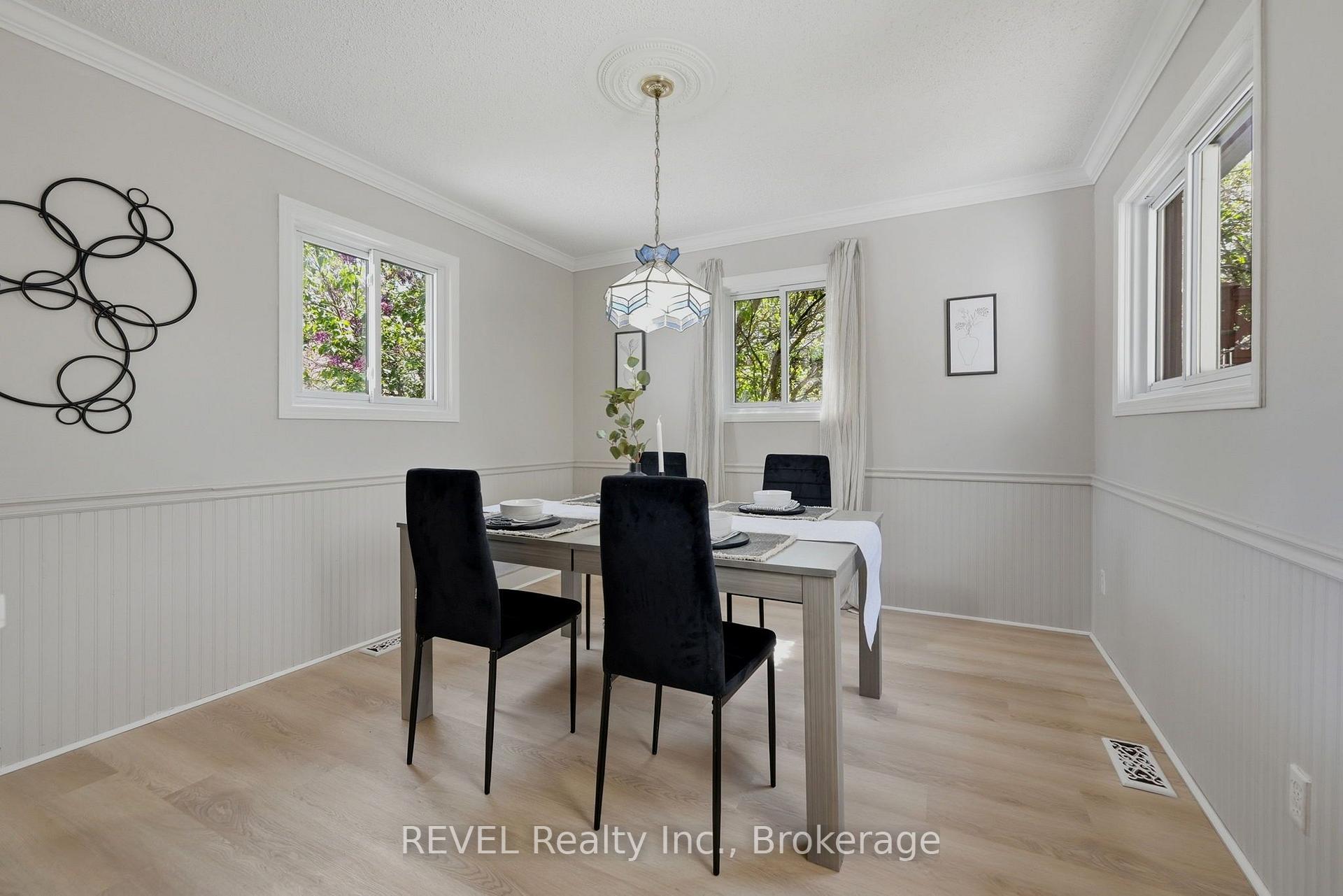 Photo 12 of 7962 Booth Street, Niagara Falls, Ascot — HOMEH