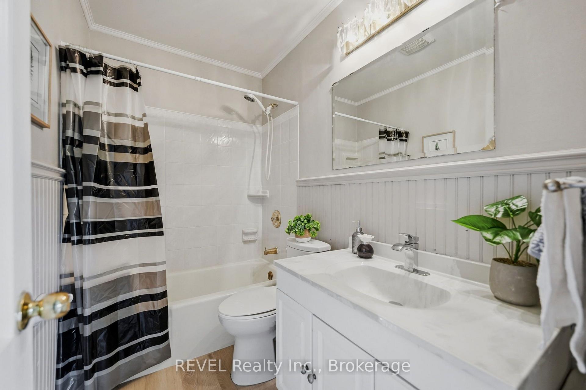 Photo 14 of 7962 Booth Street, Niagara Falls, Ascot — HOMEH