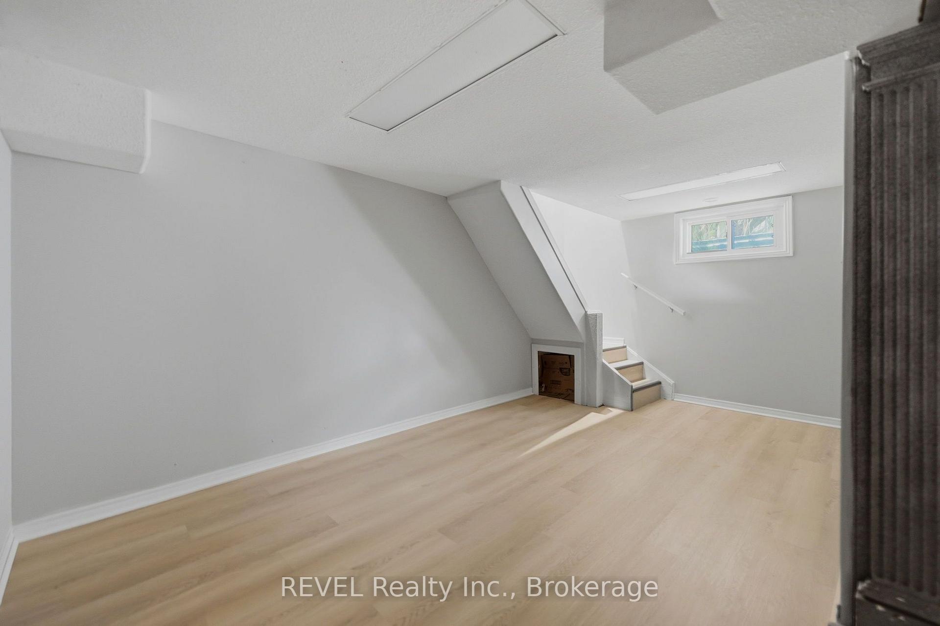 Photo 19 of 7962 Booth Street, Niagara Falls, Ascot — HOMEH