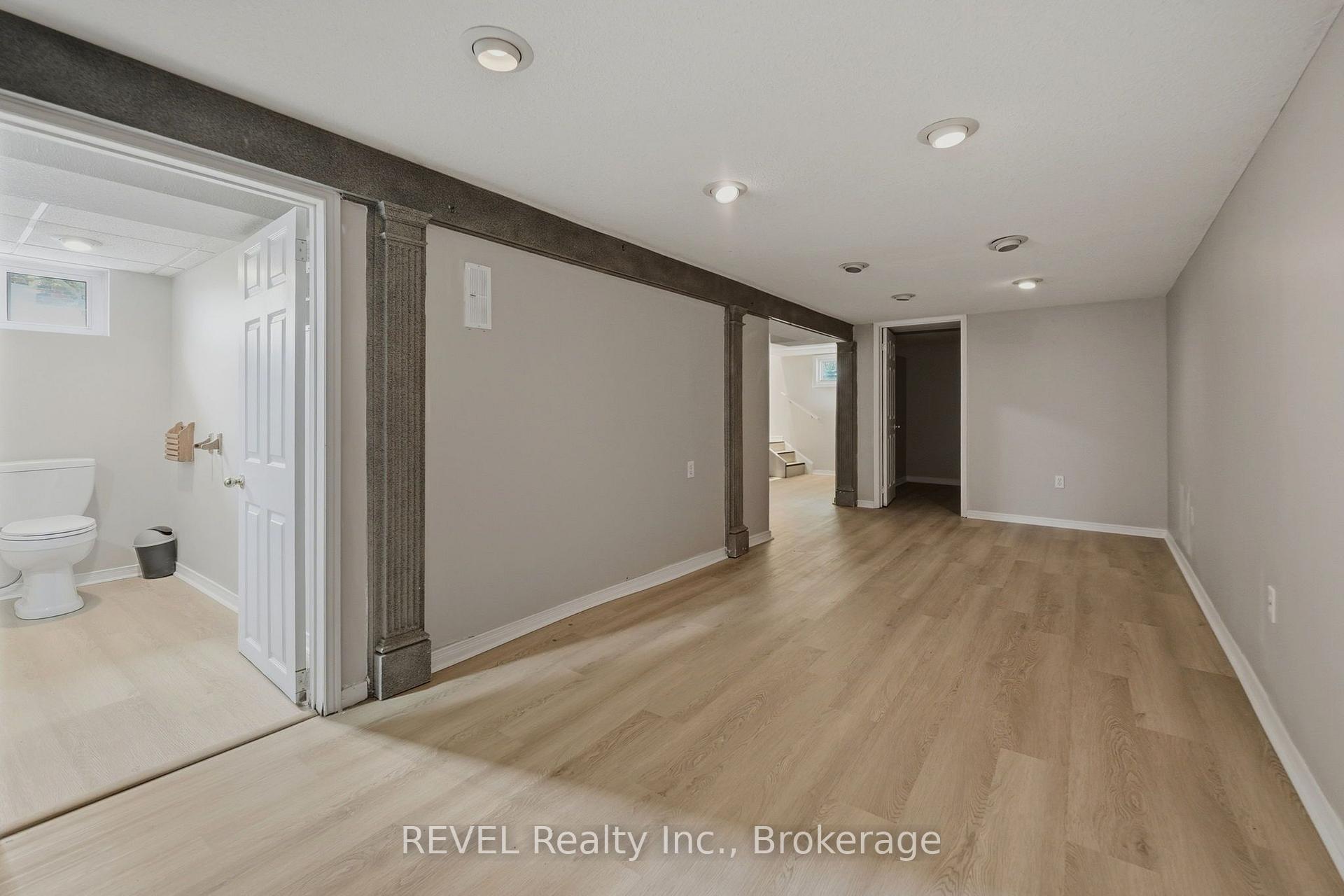 Photo 23 of 7962 Booth Street, Niagara Falls, Ascot — HOMEH