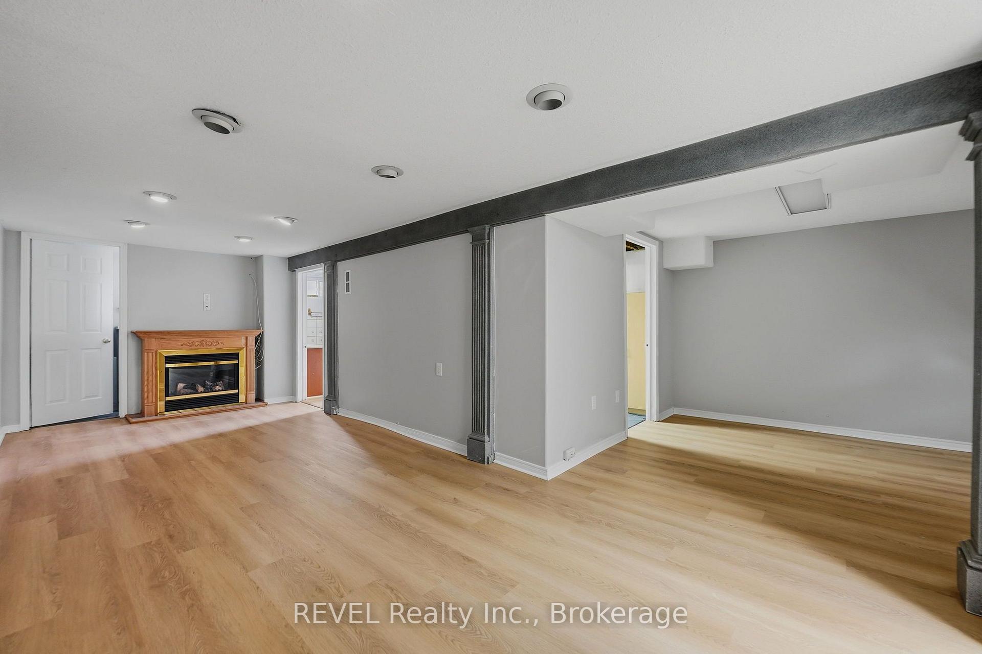 Photo 24 of 7962 Booth Street, Niagara Falls, Ascot — HOMEH