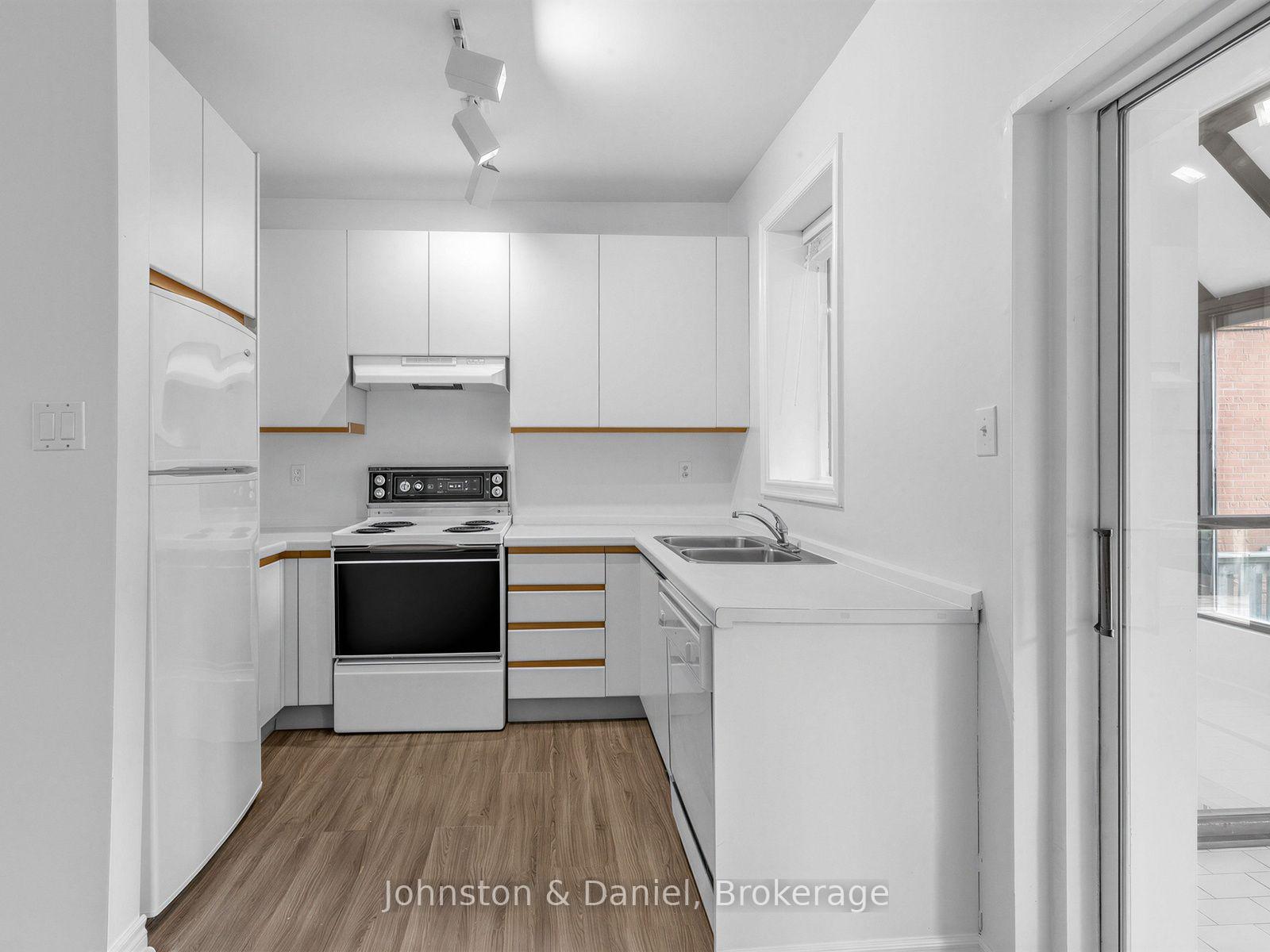 Photo 4 of 320 Brunswick Avenue, Toronto, The Annex — HOMEH