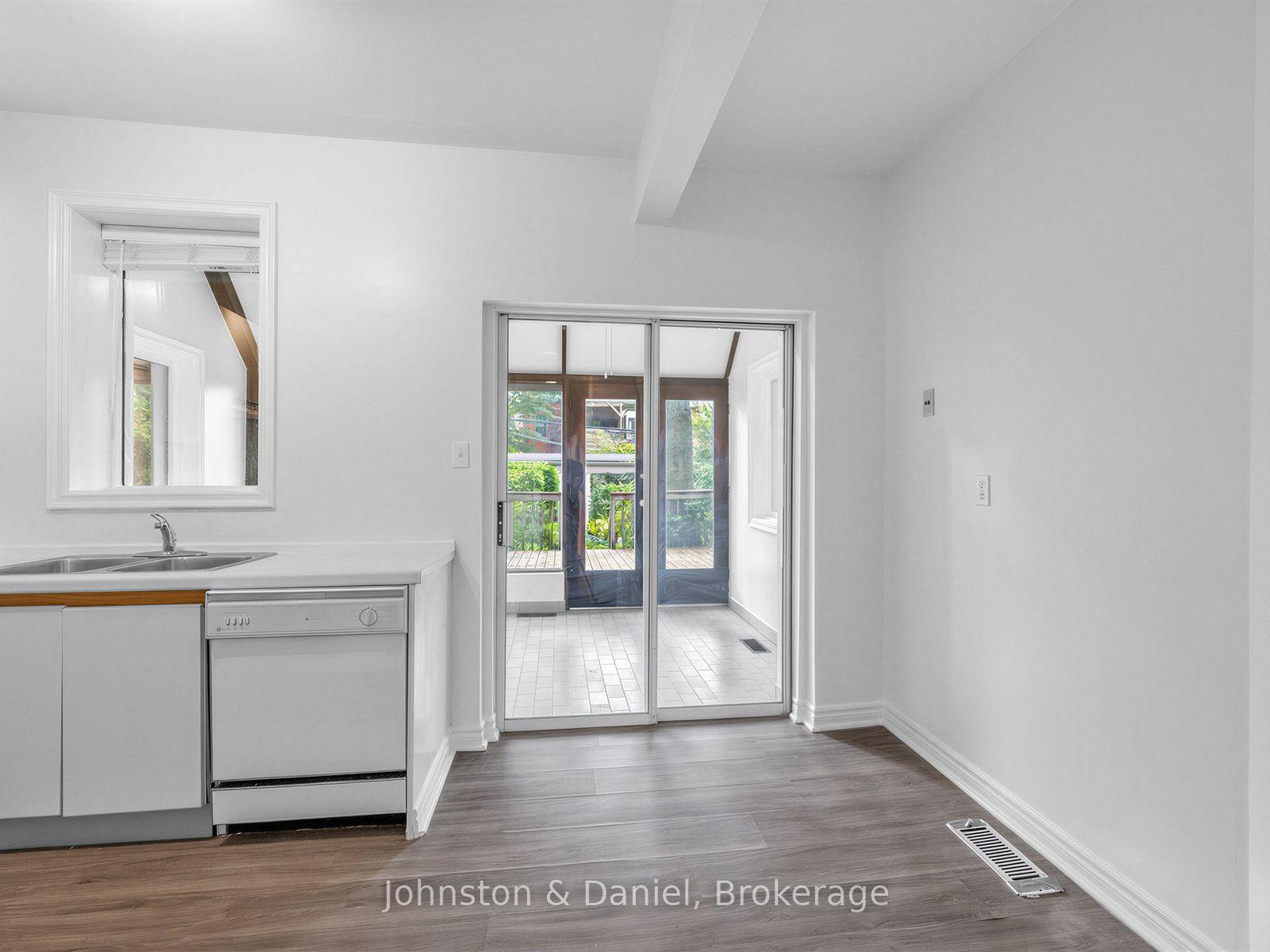 Photo 5 of 320 Brunswick Avenue, Toronto, The Annex — HOMEH