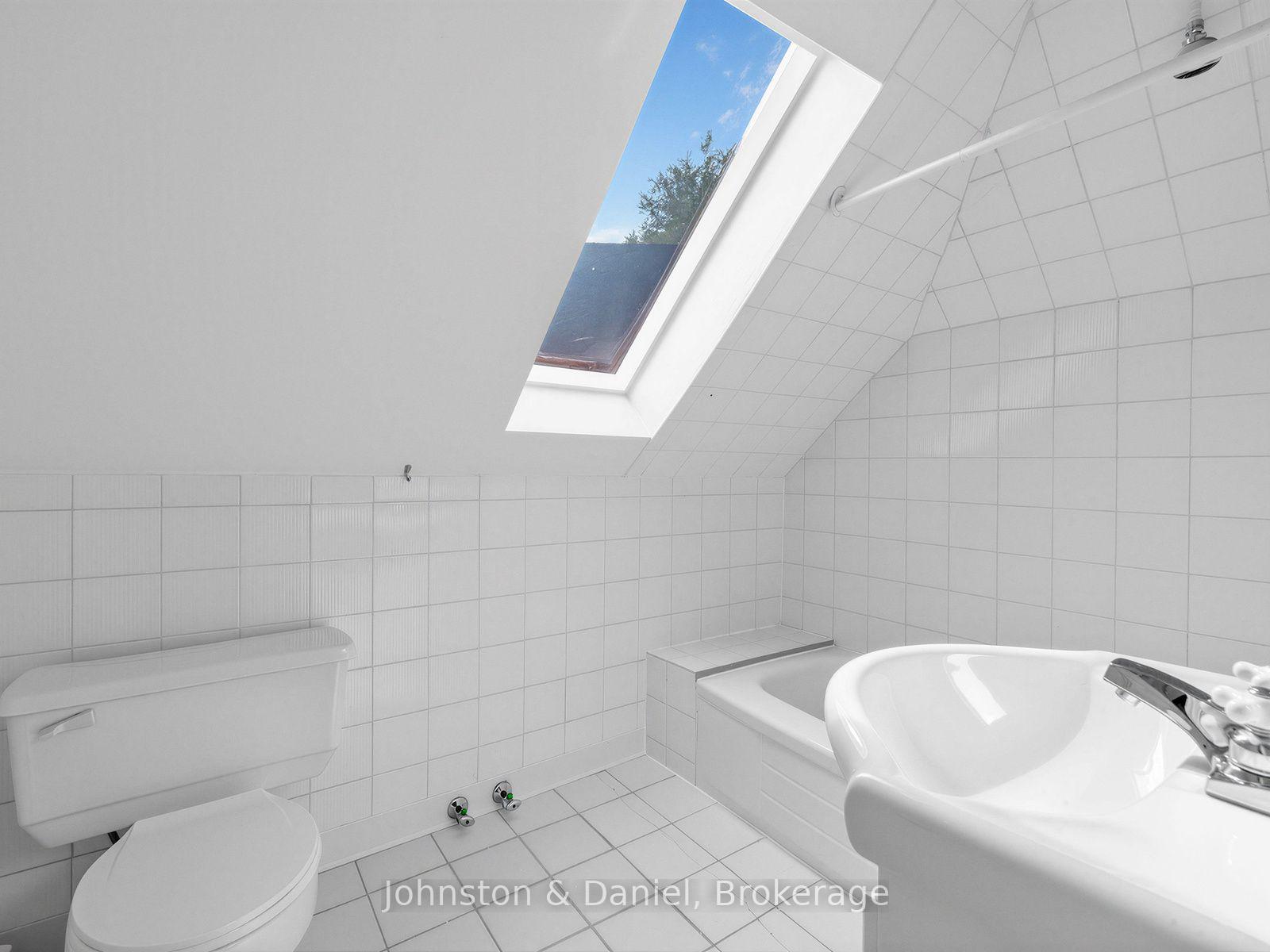 Photo 17 of 320 Brunswick Avenue, Toronto, The Annex — HOMEH